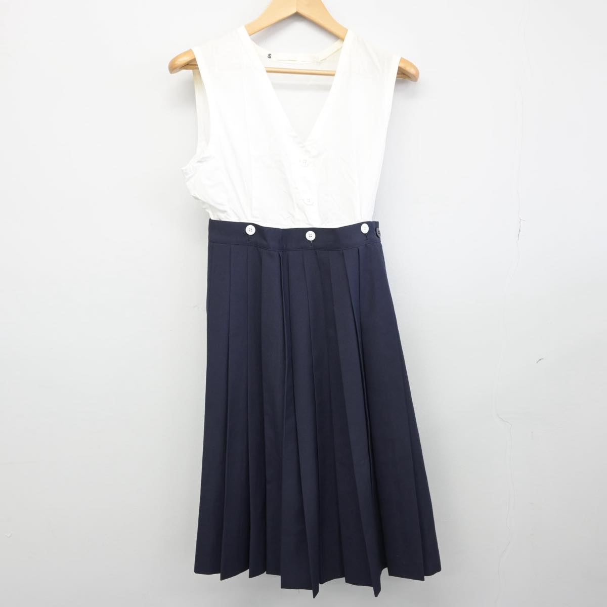 【中古】神奈川県 湘南白百合学園高等学校 女子制服 3点（セーラー服・スカート）sf030940