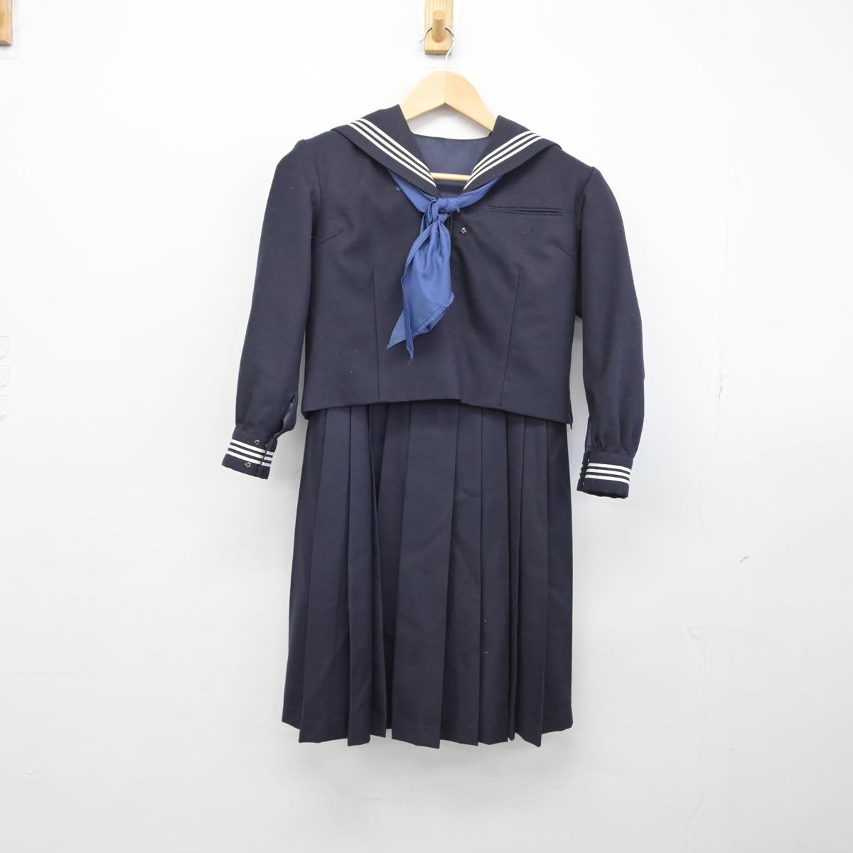 【中古】東京都 石神井南中学校 女子制服 3点（セーラー服・ジャンパースカート）sf030975