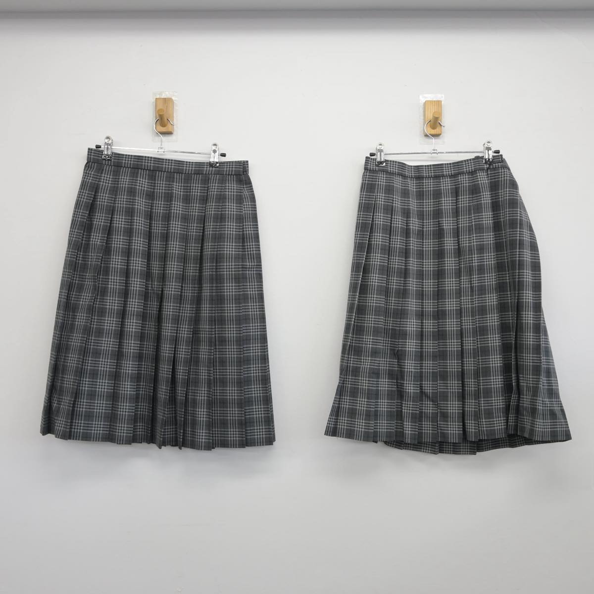 【中古】千葉県 幕張西中学校 女子制服 2点（スカート・スカート）sf030977