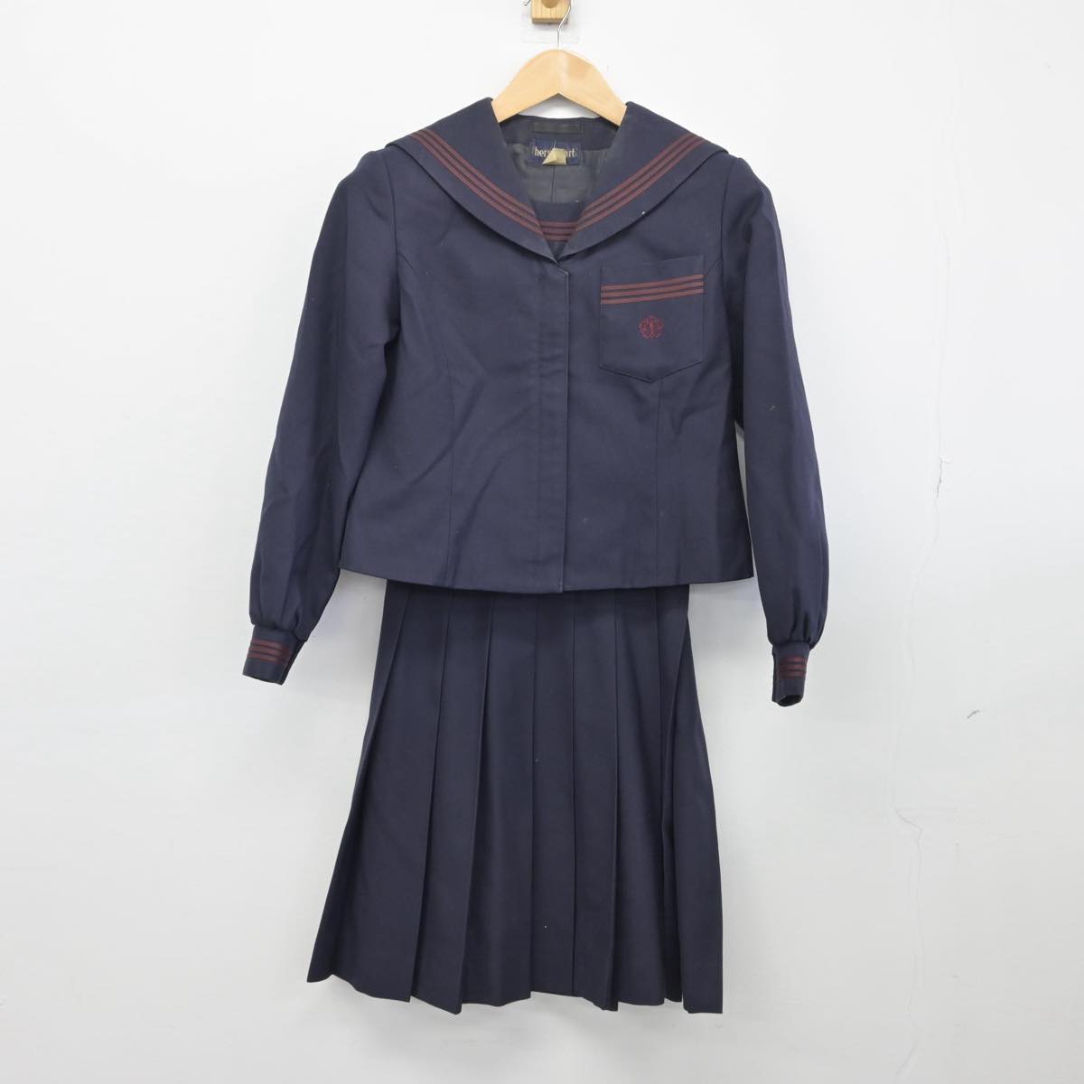 【中古】東京都 富士高等学校 女子制服 3点（セーラー服・スカート）sf030980