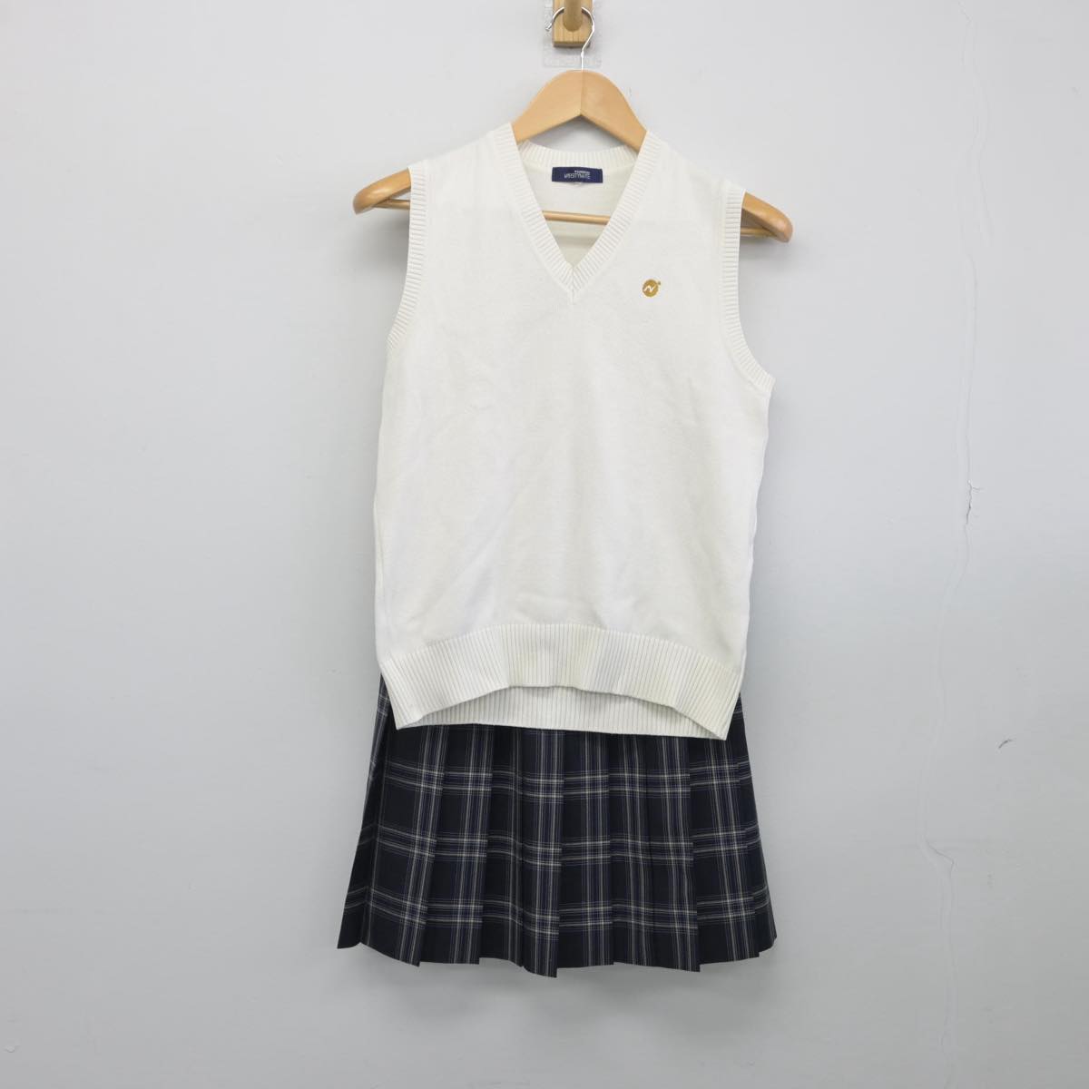 【中古】千葉県 二松学舎大学附属柏中学校・高等学校 女子制服 3点（ニットベスト・スカート）sf030986