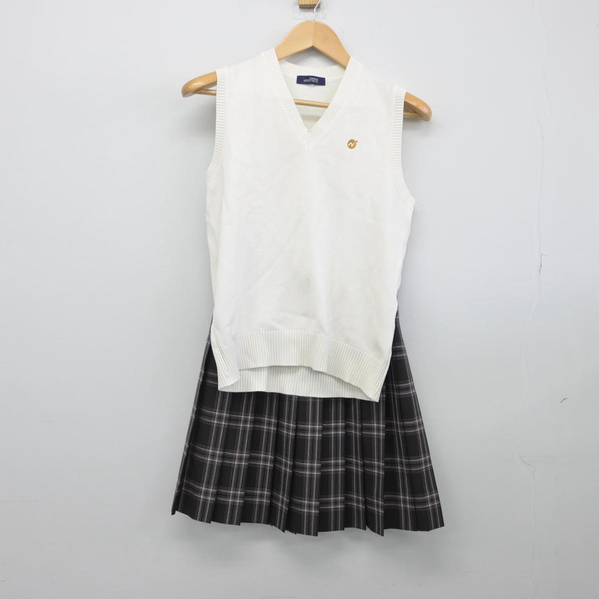 【中古】千葉県 二松学舎大学附属柏中学校・高等学校 女子制服 3点（ニットベスト・スカート）sf030986