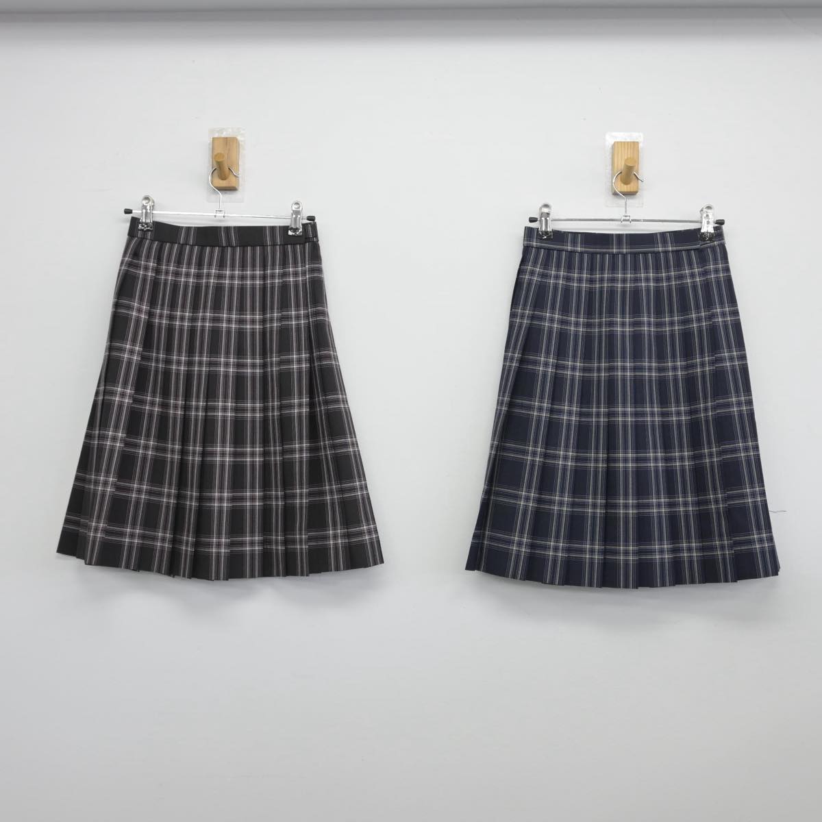 【中古】千葉県 二松学舎大学附属柏中学校・高等学校 女子制服 3点（ニットベスト・スカート）sf030986