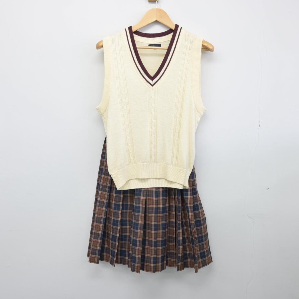 【中古】千葉県 長柄中学校 女子制服 2点（ニットベスト・スカート）sf030987