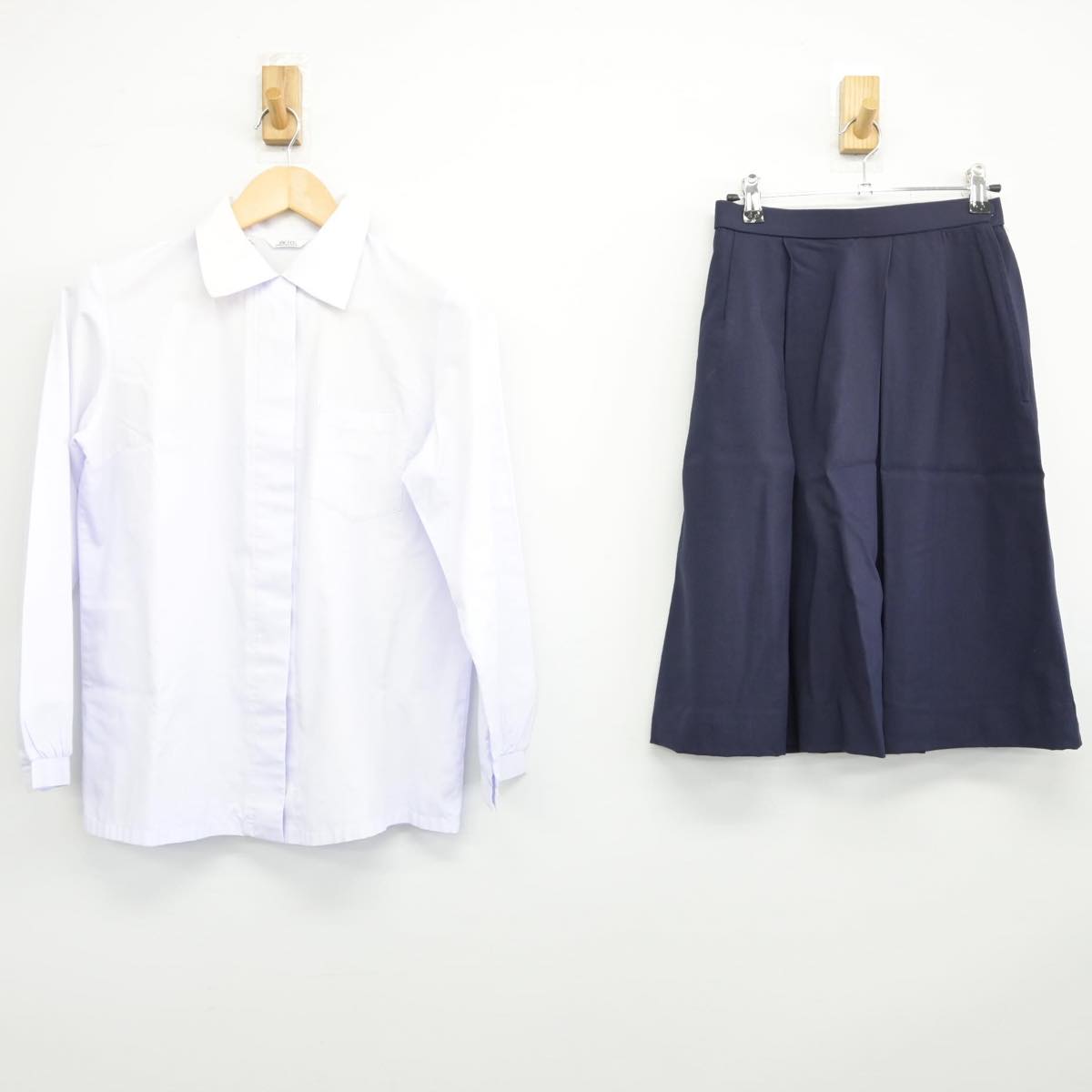 【中古】兵庫県 市立琴丘高等学校 女子制服 2点（シャツ・スカート）sf030990