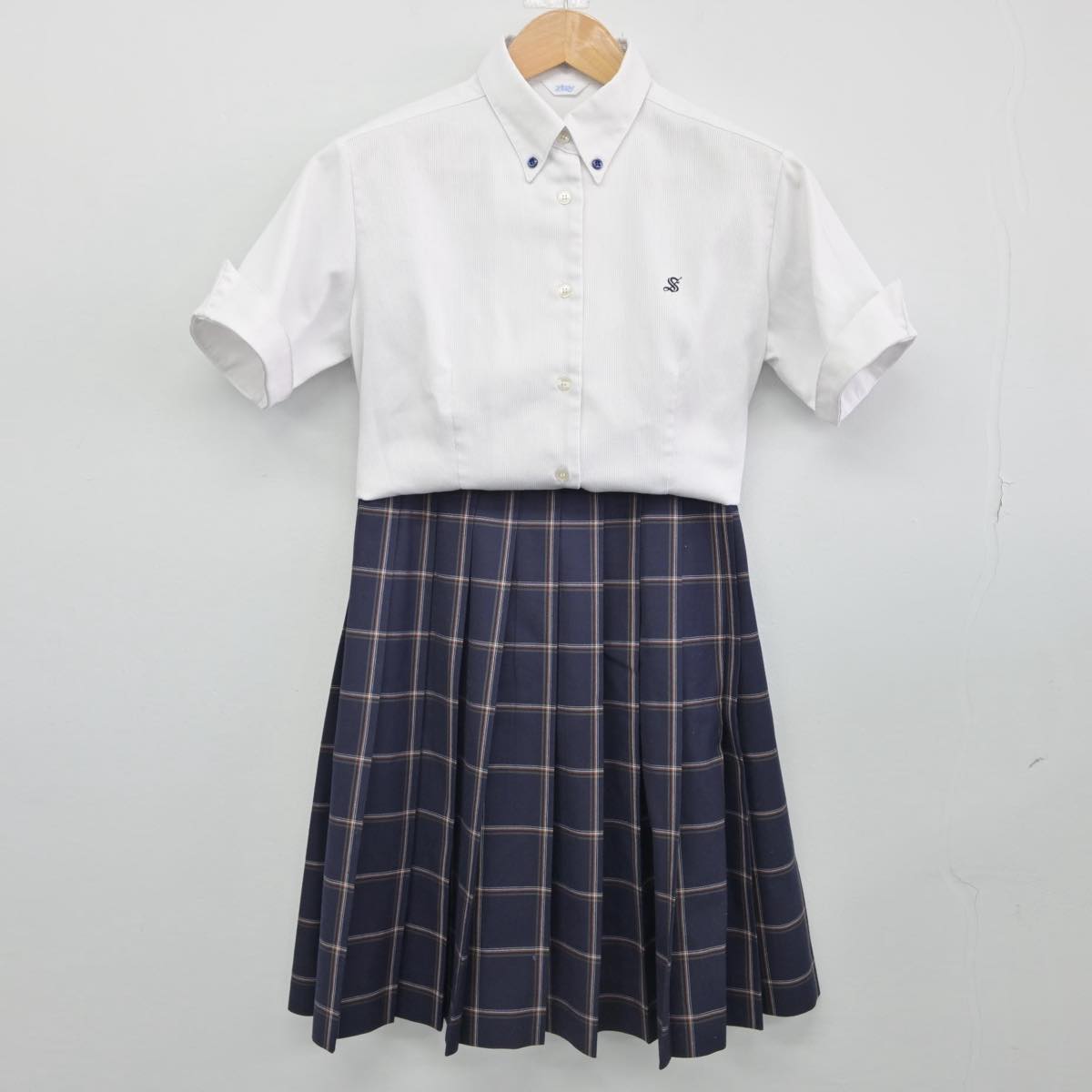 【中古】栃木県 作新学院高等学校 女子制服 2点（シャツ・スカート）sf031010