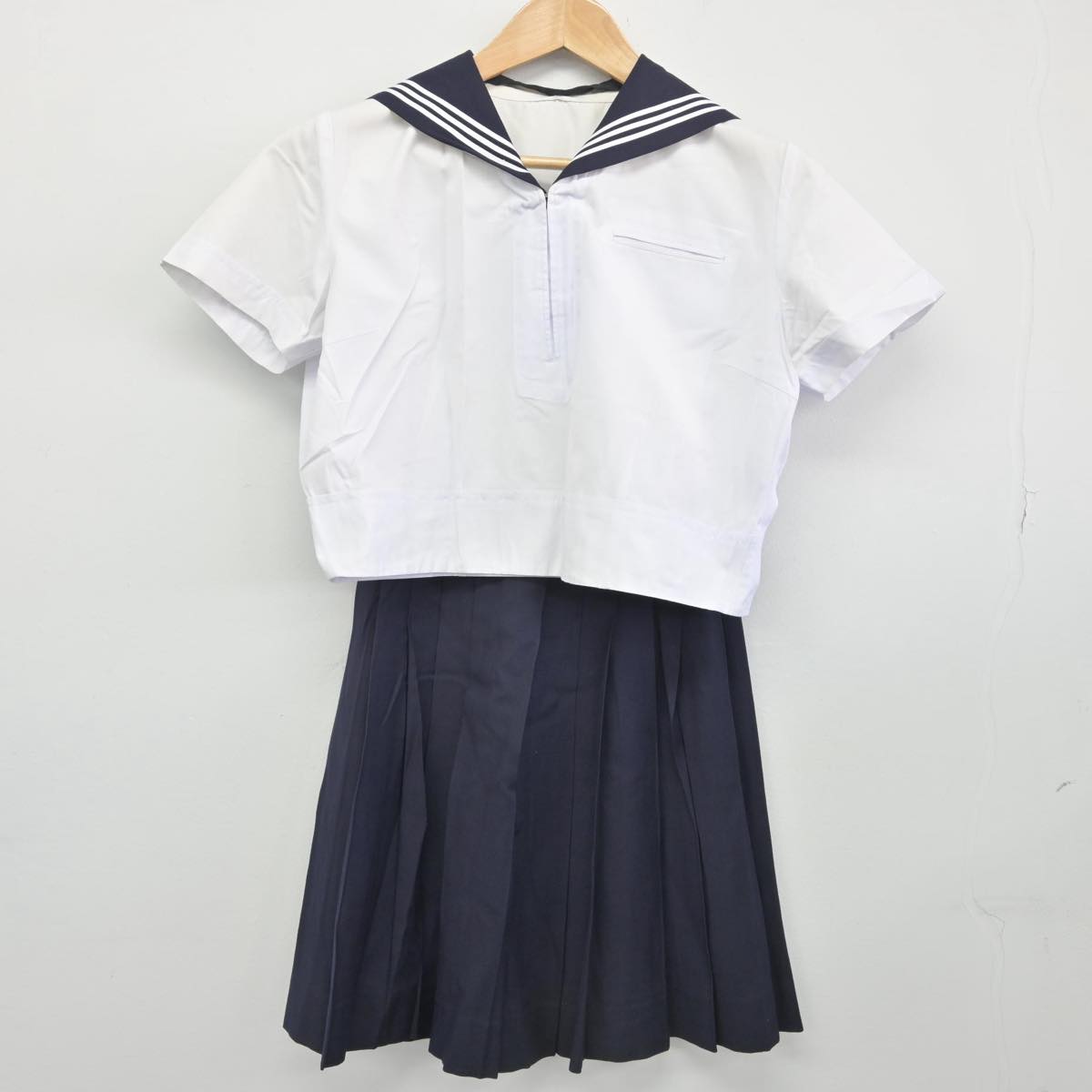 【中古】東京都 実践女子高等学校 女子制服 2点（セーラー服・スカート）sf031017