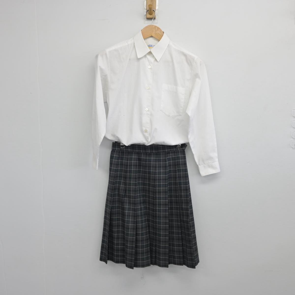 【中古】大阪府 大阪学芸高等学校 女子制服 2点（シャツ・スカート）sf031037