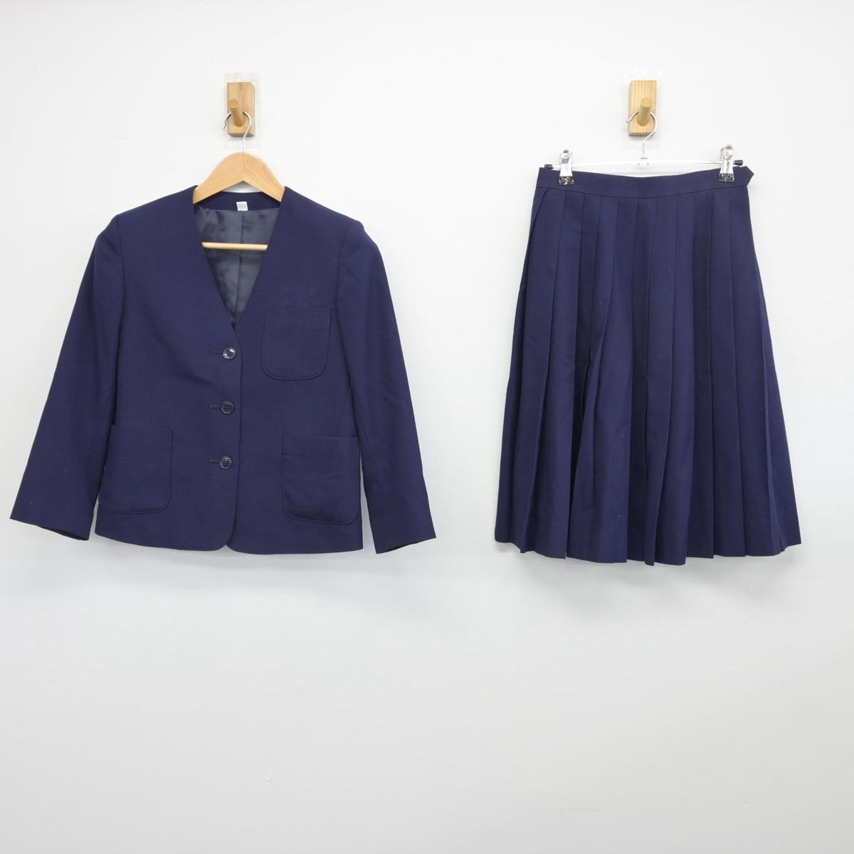 【中古】新潟県 新発田市立本丸中学校 女子制服 3点（ブレザー・スカート）sf031040