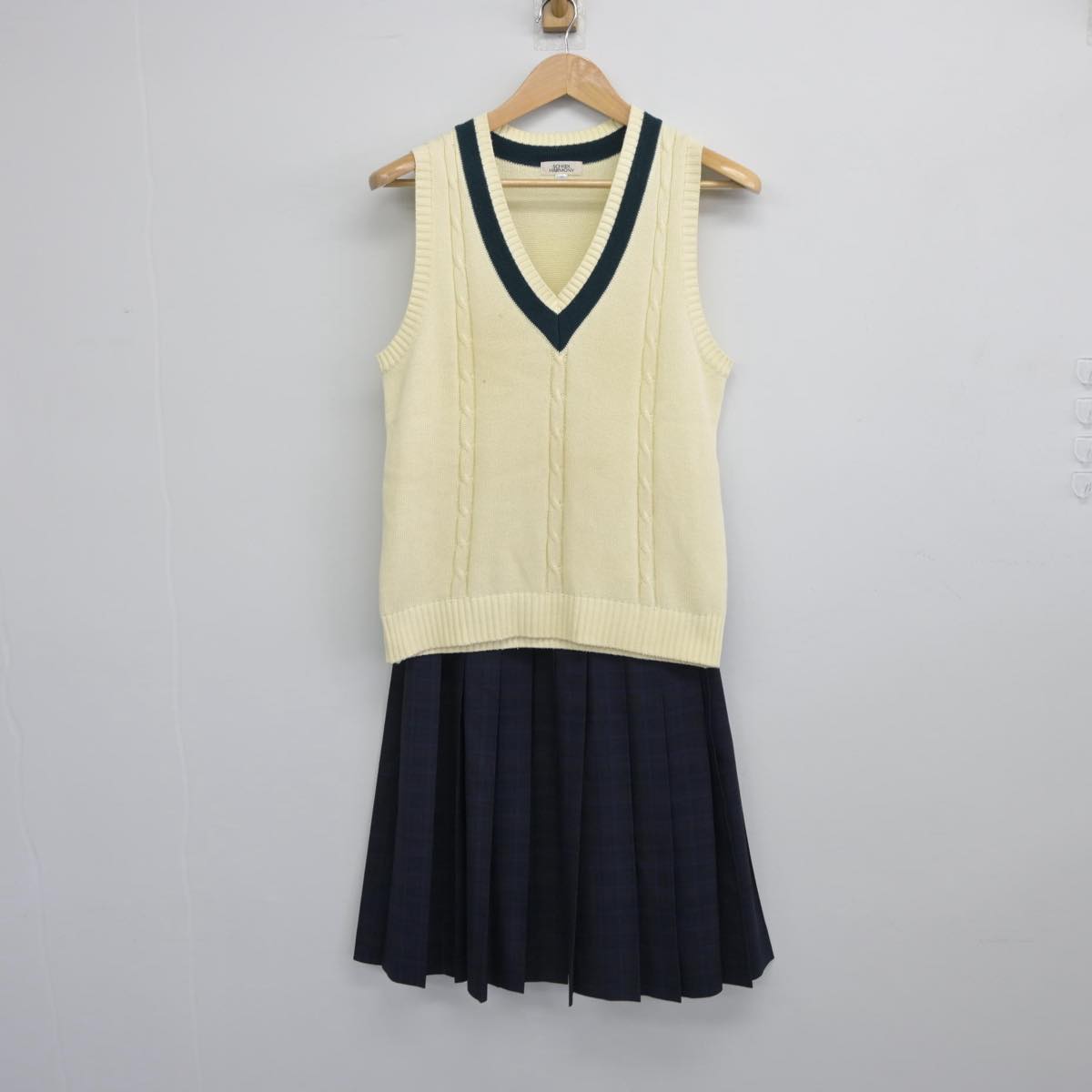 【中古】埼玉県 埼玉県立川口東高等学校 女子制服 2点（ニットベスト・スカート）sf031062