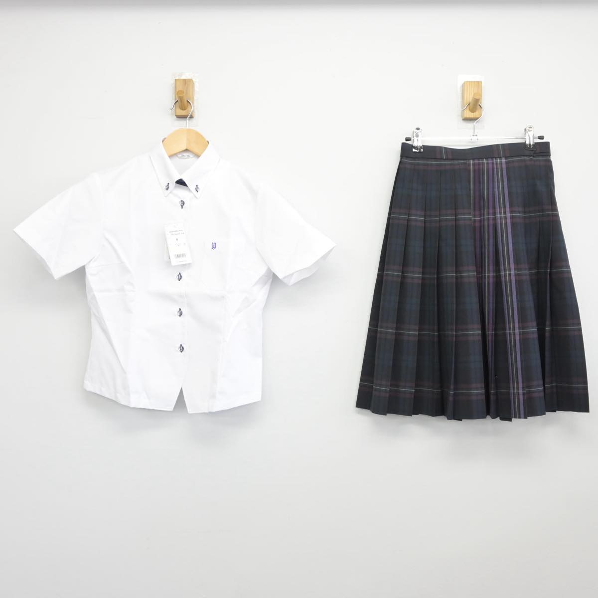 【中古】福岡県 福岡有朋高等専修学校 女子制服 2点（シャツ・スカート）sf031111