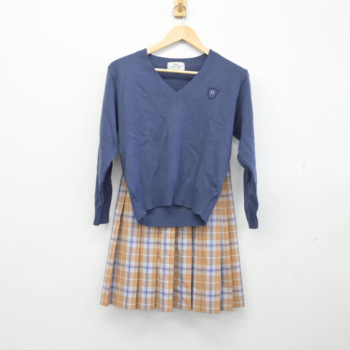 【中古】東京都 品川女子学院高等部 女子制服 2点（ニット・スカート）sf031161