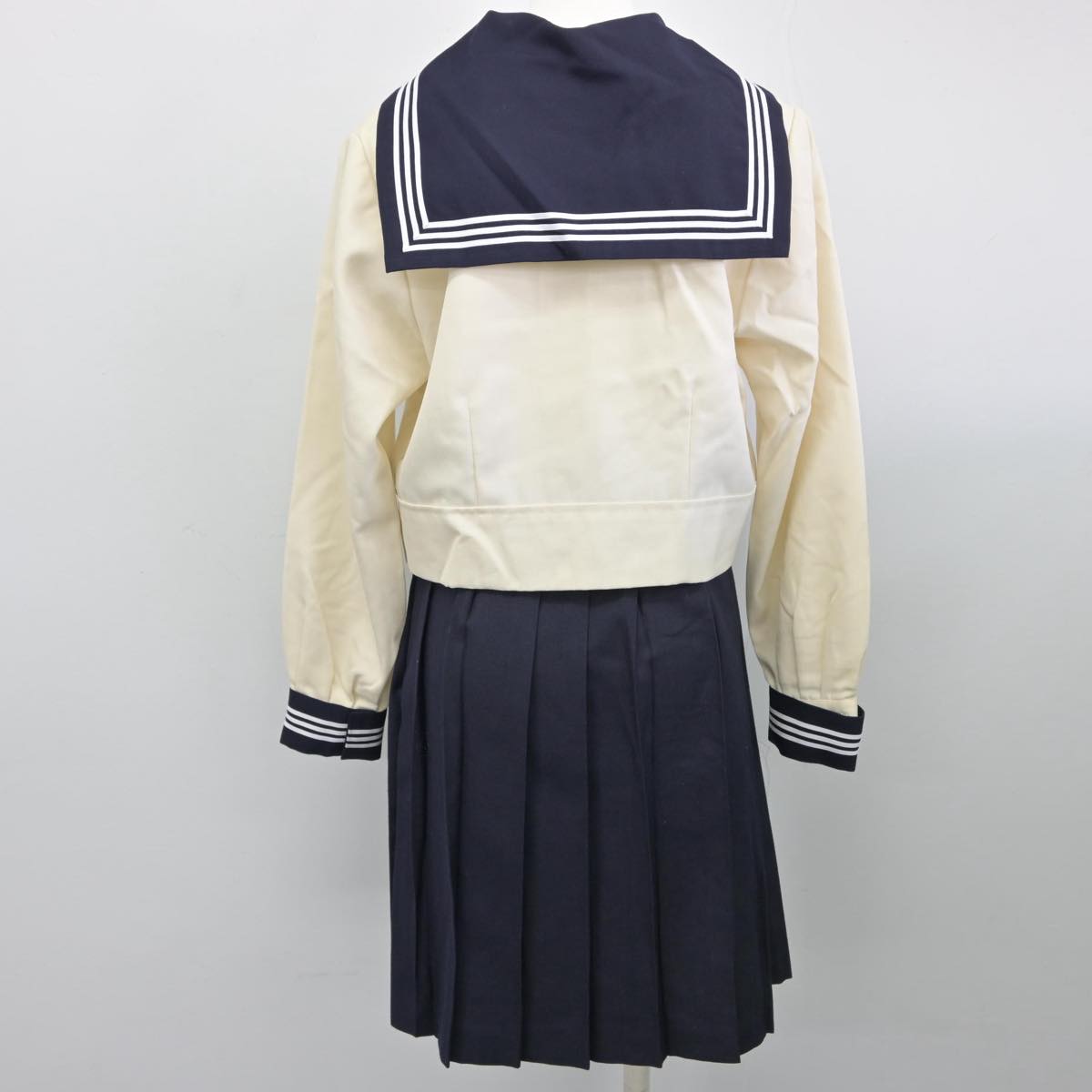 【中古】東京都 東京女学館中学高校 女子制服 2点（セーラー服・スカート）sf031200