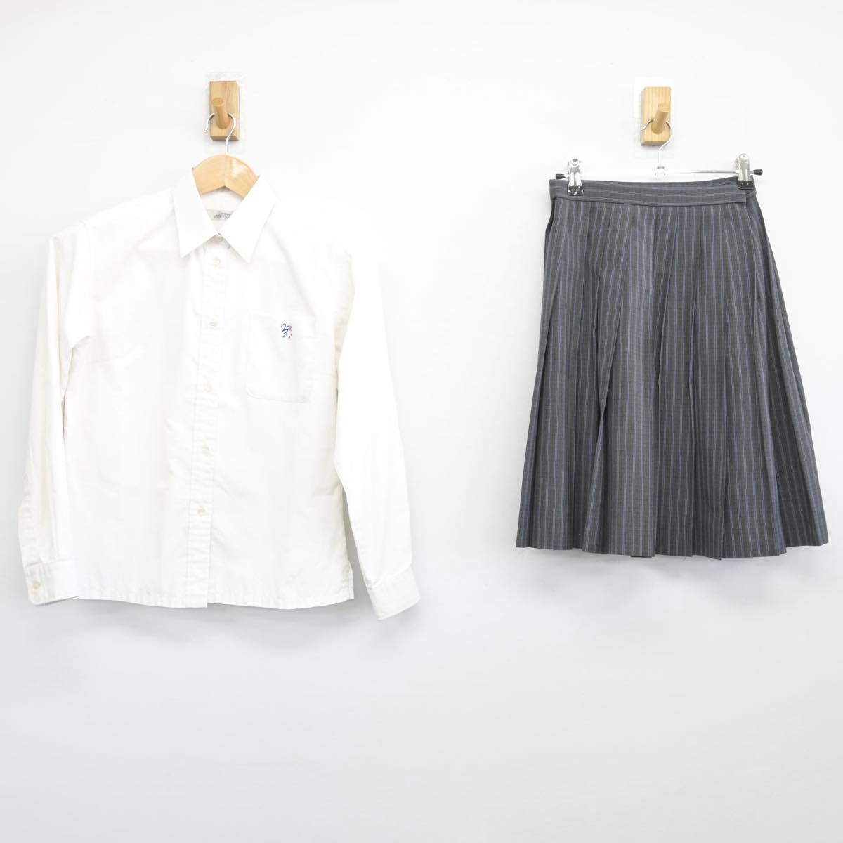 【中古】大阪府 和泉市立和泉中学校 女子制服 2点（シャツ・スカート）sf031215