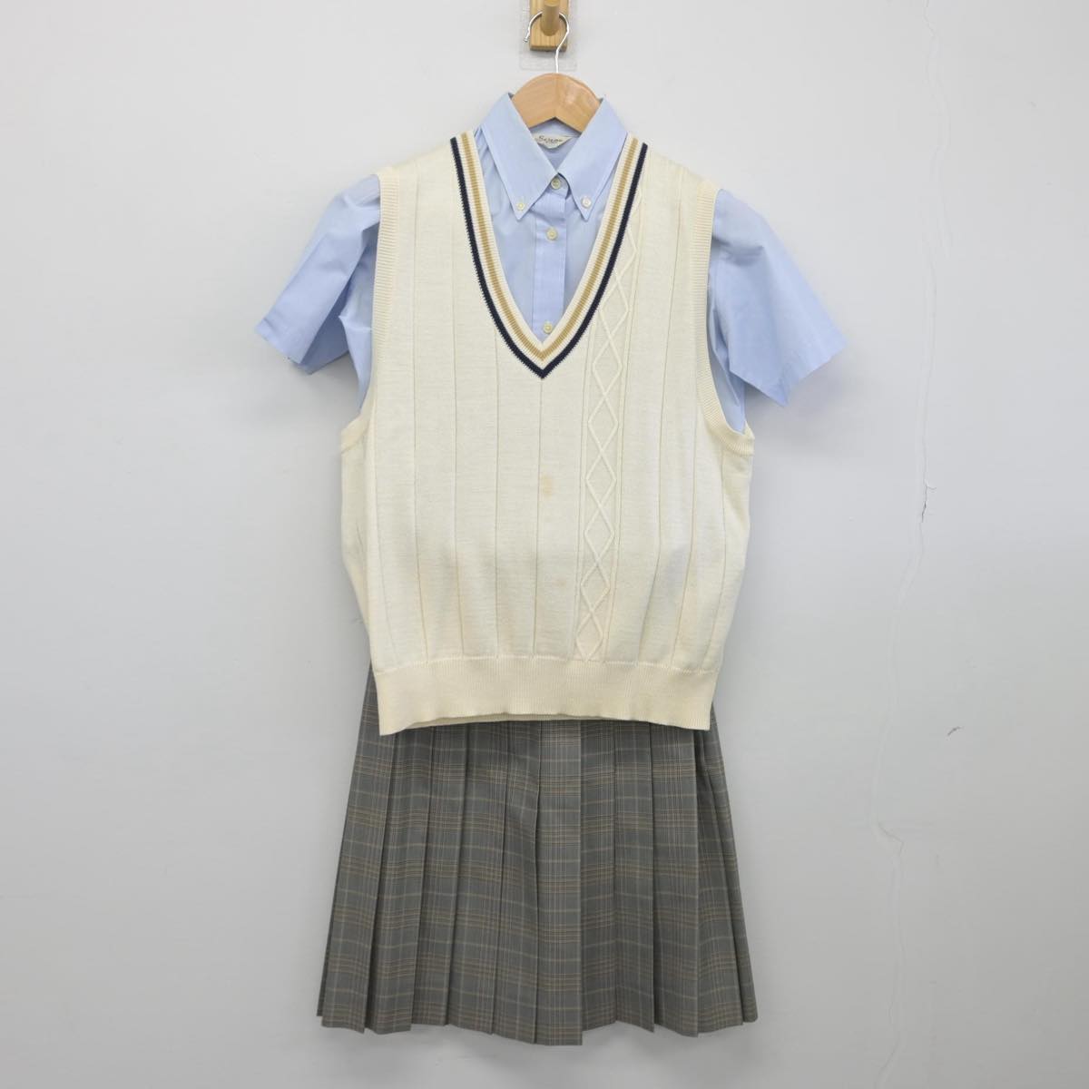 【中古】岐阜県 大垣桜高等学校 女子制服 3点（ニットベスト・シャツ・スカート）sf031244