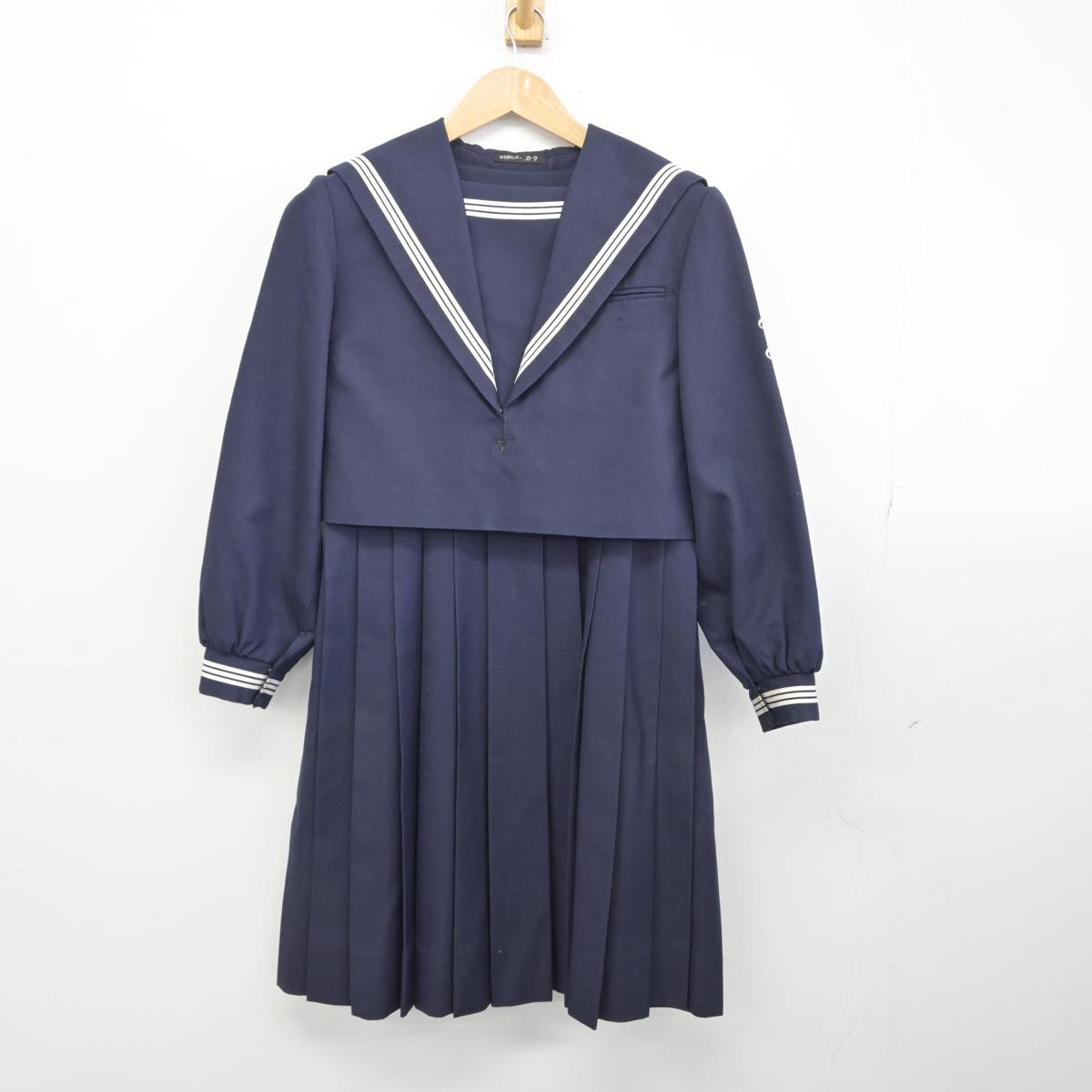 【中古】福岡県 九州女子高等学校 女子制服 2点（セーラー服・ジャンパースカート）sf031270