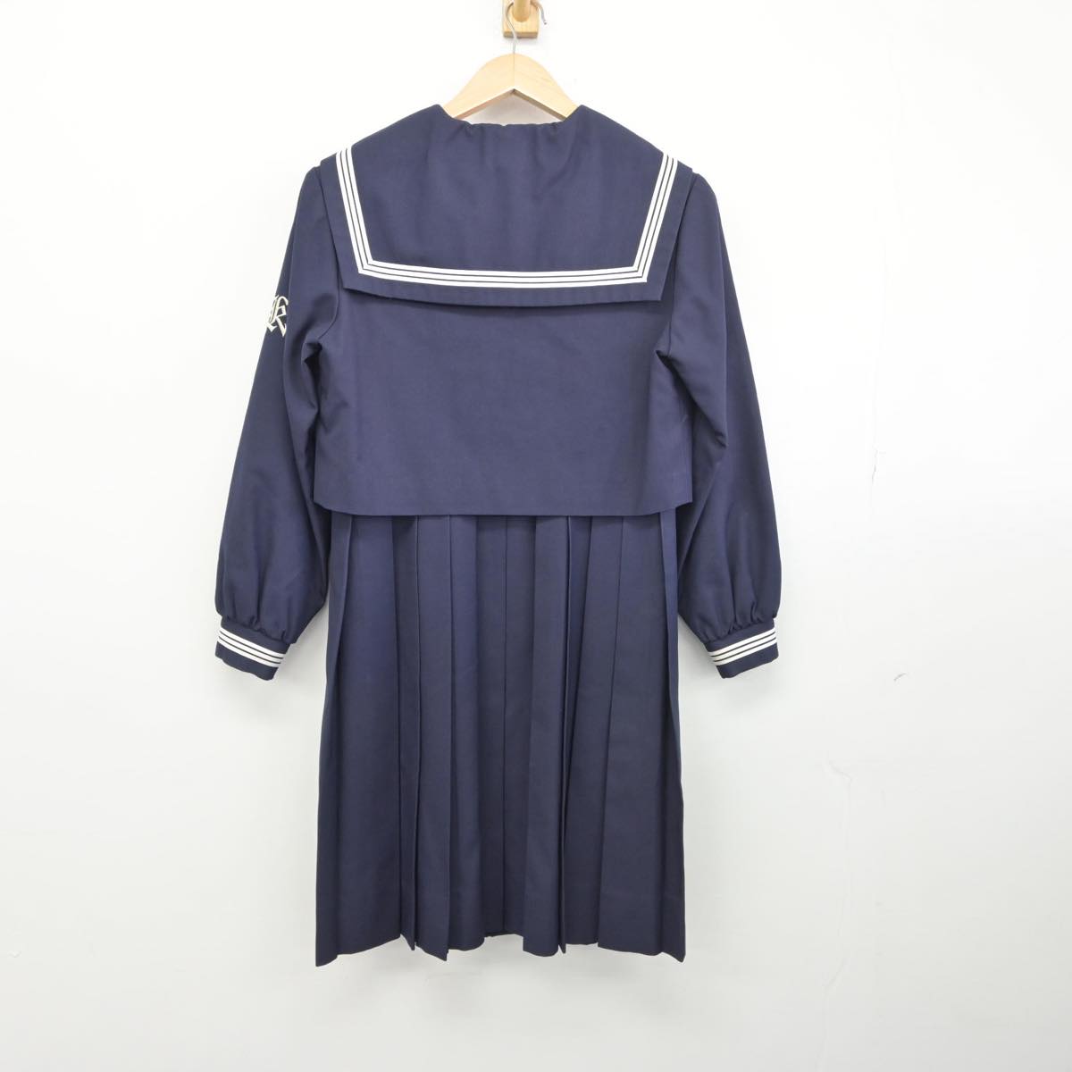 【中古】福岡県 九州女子高等学校 女子制服 2点（セーラー服・ジャンパースカート）sf031270