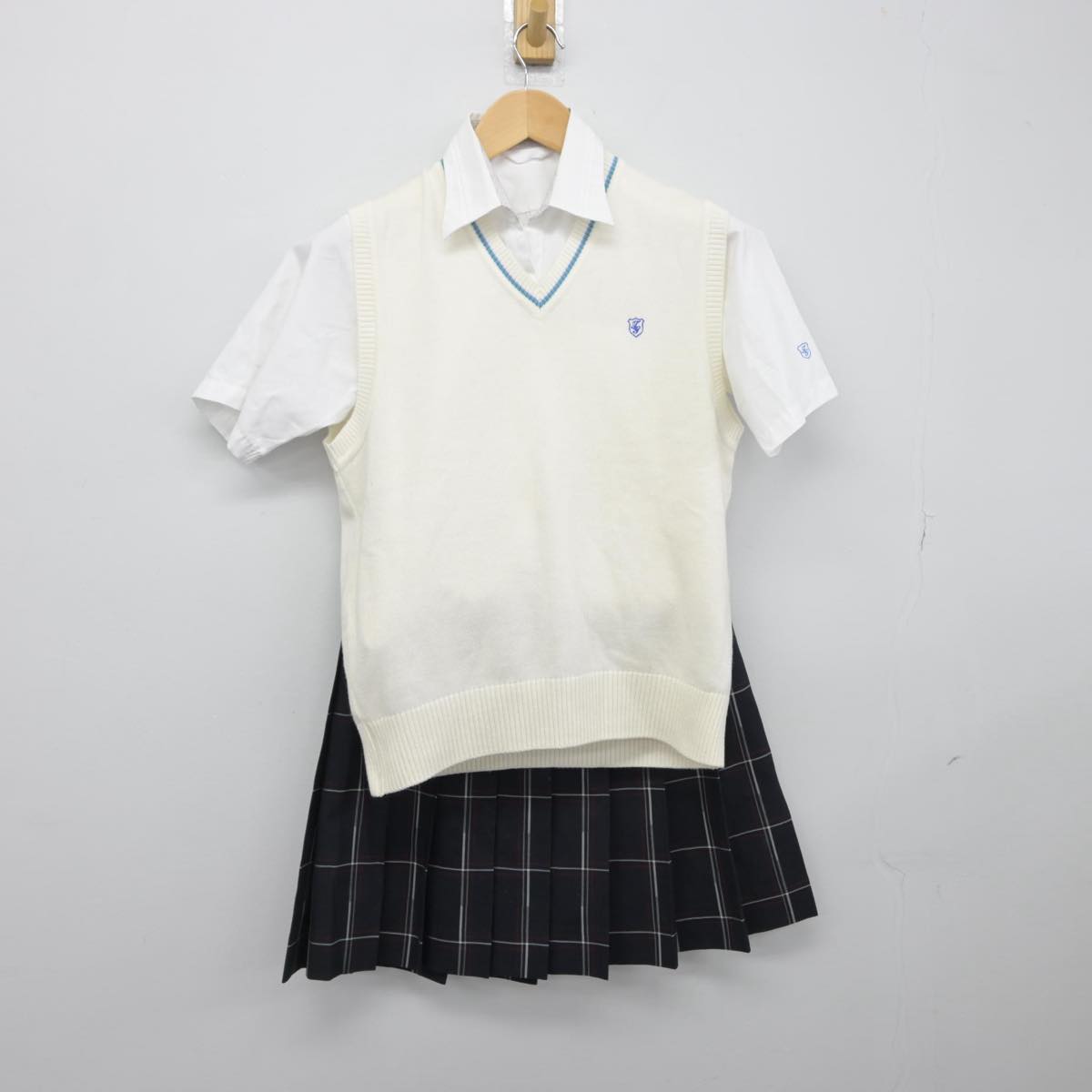 【中古】神奈川県 高木学園女子高等学校 女子制服 3点（ニットベスト・シャツ・スカート）sf031296