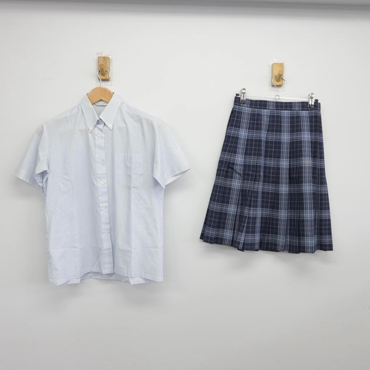 【中古】東京都 多摩大学目黒高等学校 女子制服 2点（シャツ・スカート）sf031320