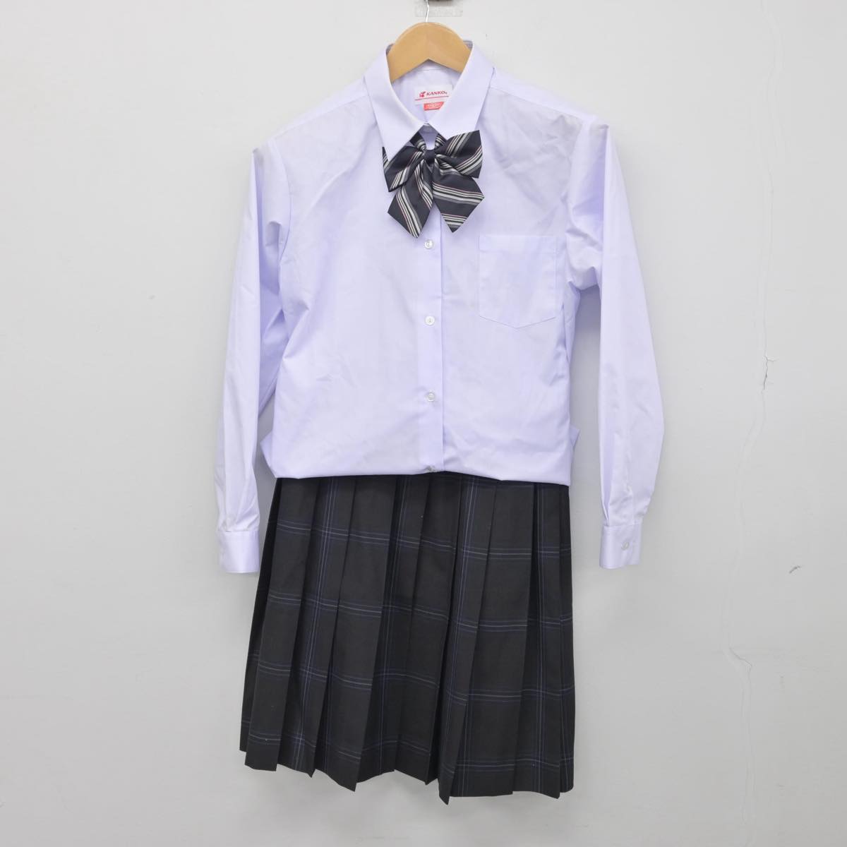 【中古】神奈川県 横浜デザイン学院 高等課程 女子制服 4点（シャツ・スカート・ズボン）sf031394