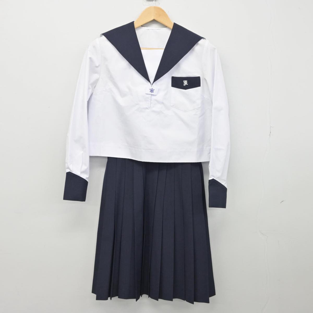 【中古】北海道 北海道函館工業高等学校 女子制服 2点（セーラー服・スカート）sf031398