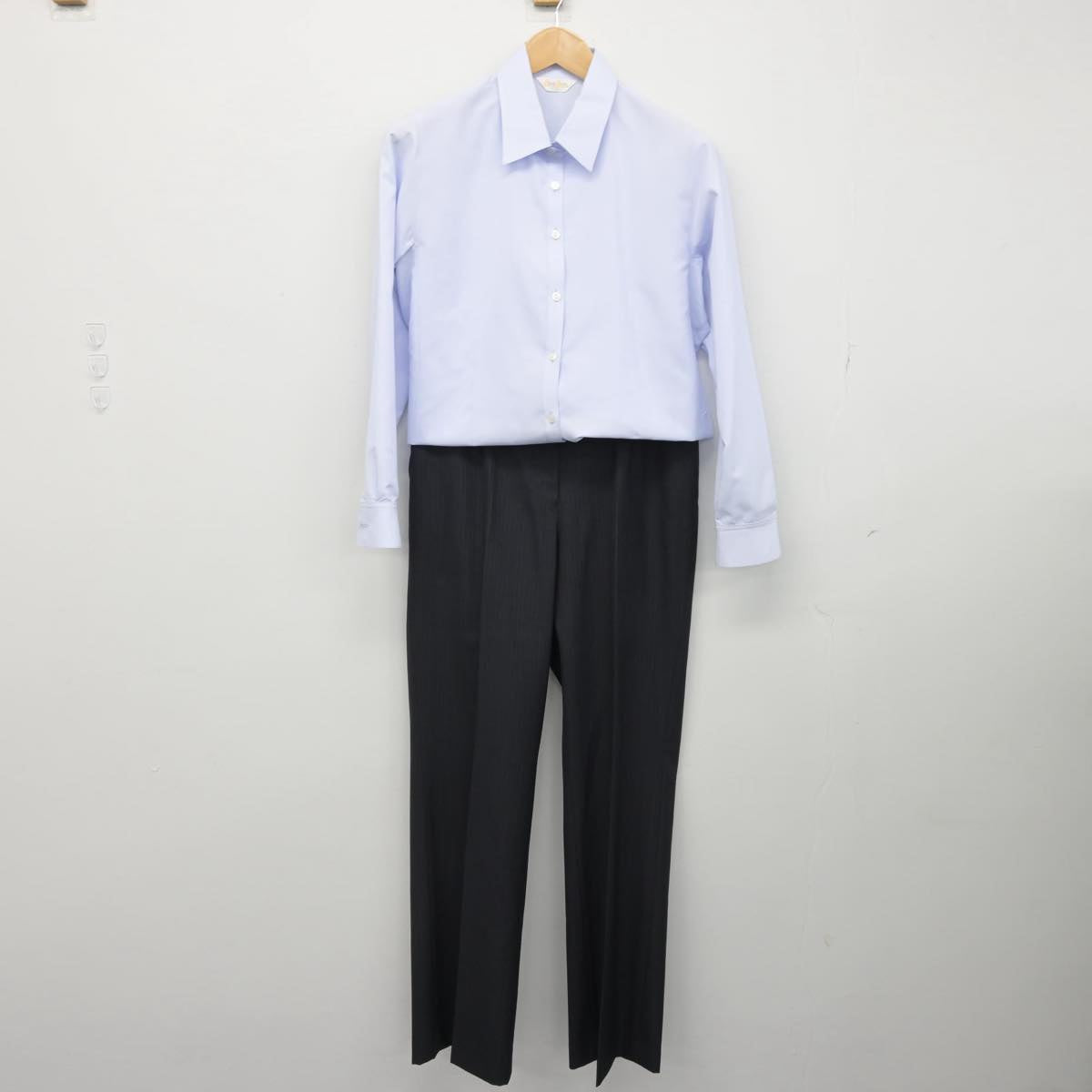 【中古】 事務服 女子制服 3点（シャツ・スカート・ズボン）sf031412