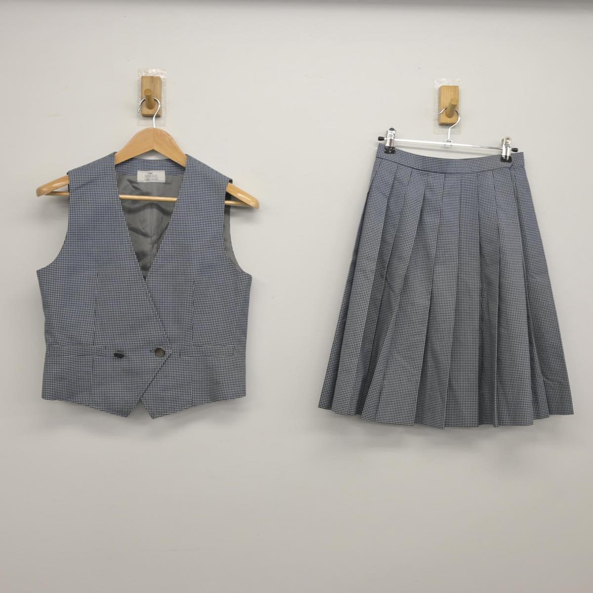 【中古】東京都 雪谷中学校 女子制服 2点（ベスト・スカート）sf031414