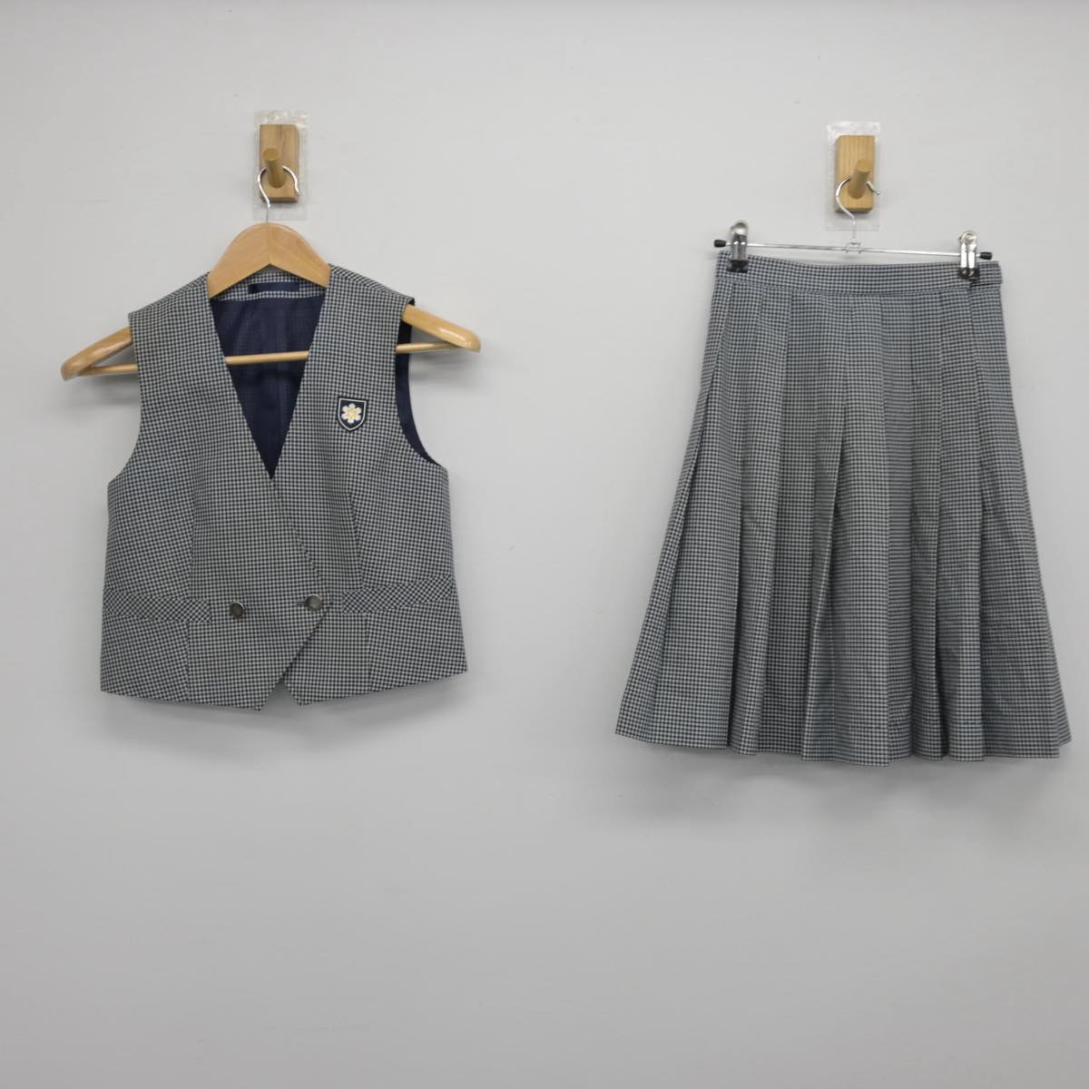 【中古】東京都 雪谷中学校 女子制服 3点（ベスト・スカート）sf031415