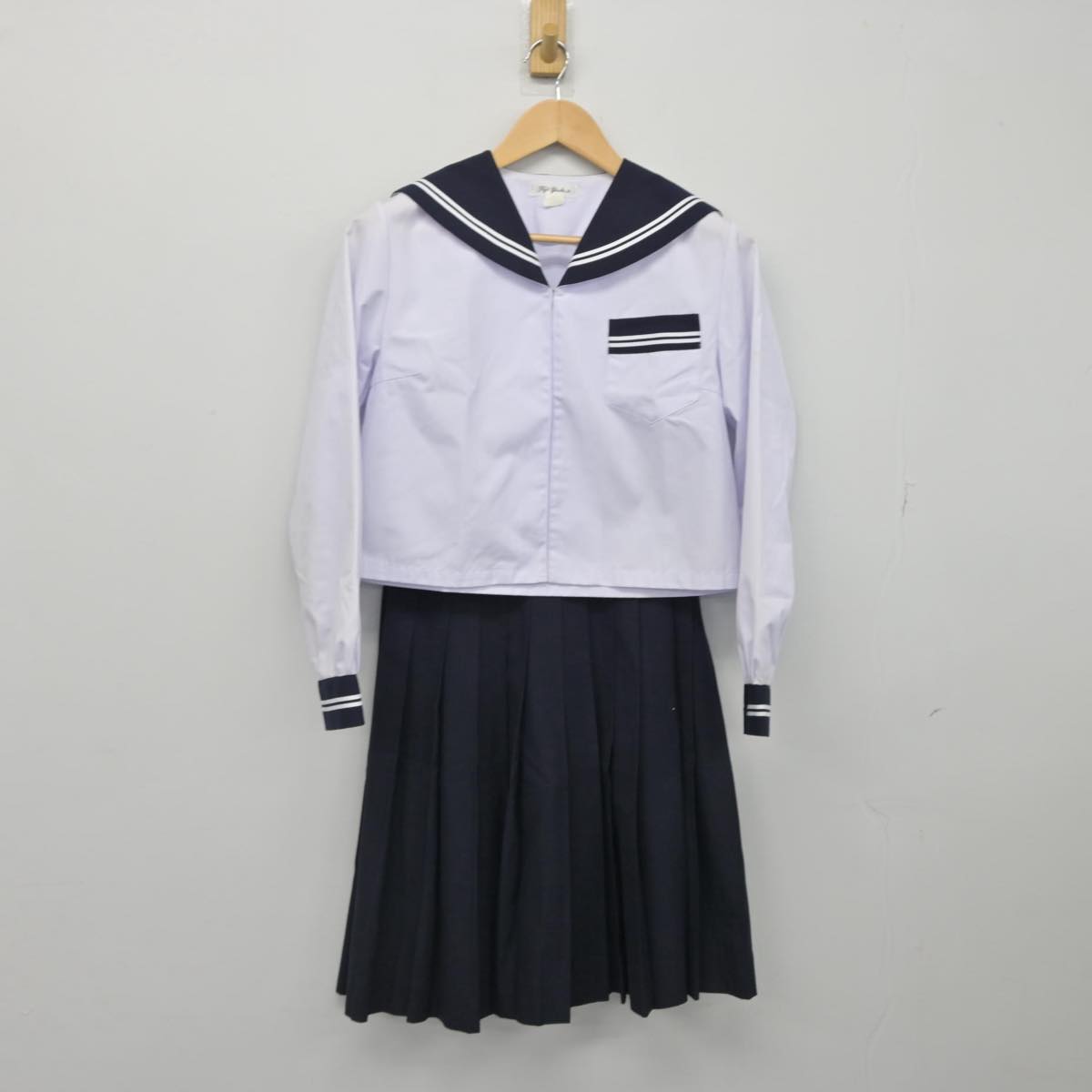 【中古】青森県 つがる市立柏中学校 女子制服 2点（セーラー服・スカート）sf031422