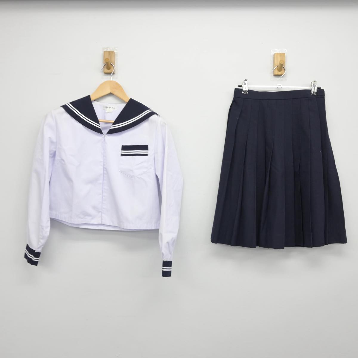 【中古】青森県 つがる市立柏中学校 女子制服 2点（セーラー服・スカート）sf031422