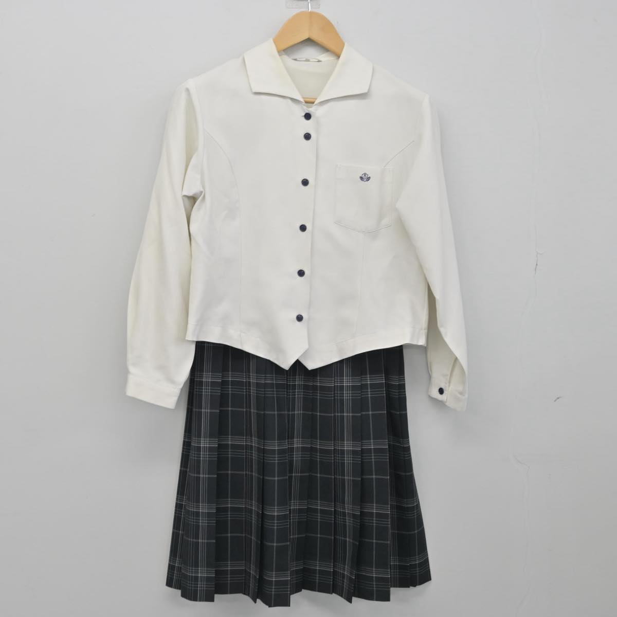 【中古】愛知県 蒲郡東高等学校 女子制服 3点（シャツ・シャツ・スカート）sf031431