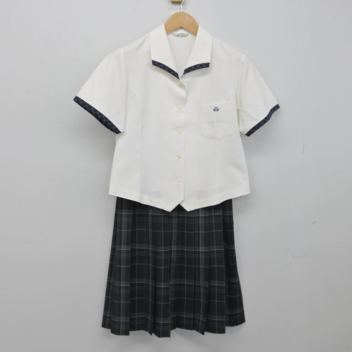 【中古】愛知県 蒲郡東高等学校 女子制服 3点（シャツ・シャツ・スカート）sf031431