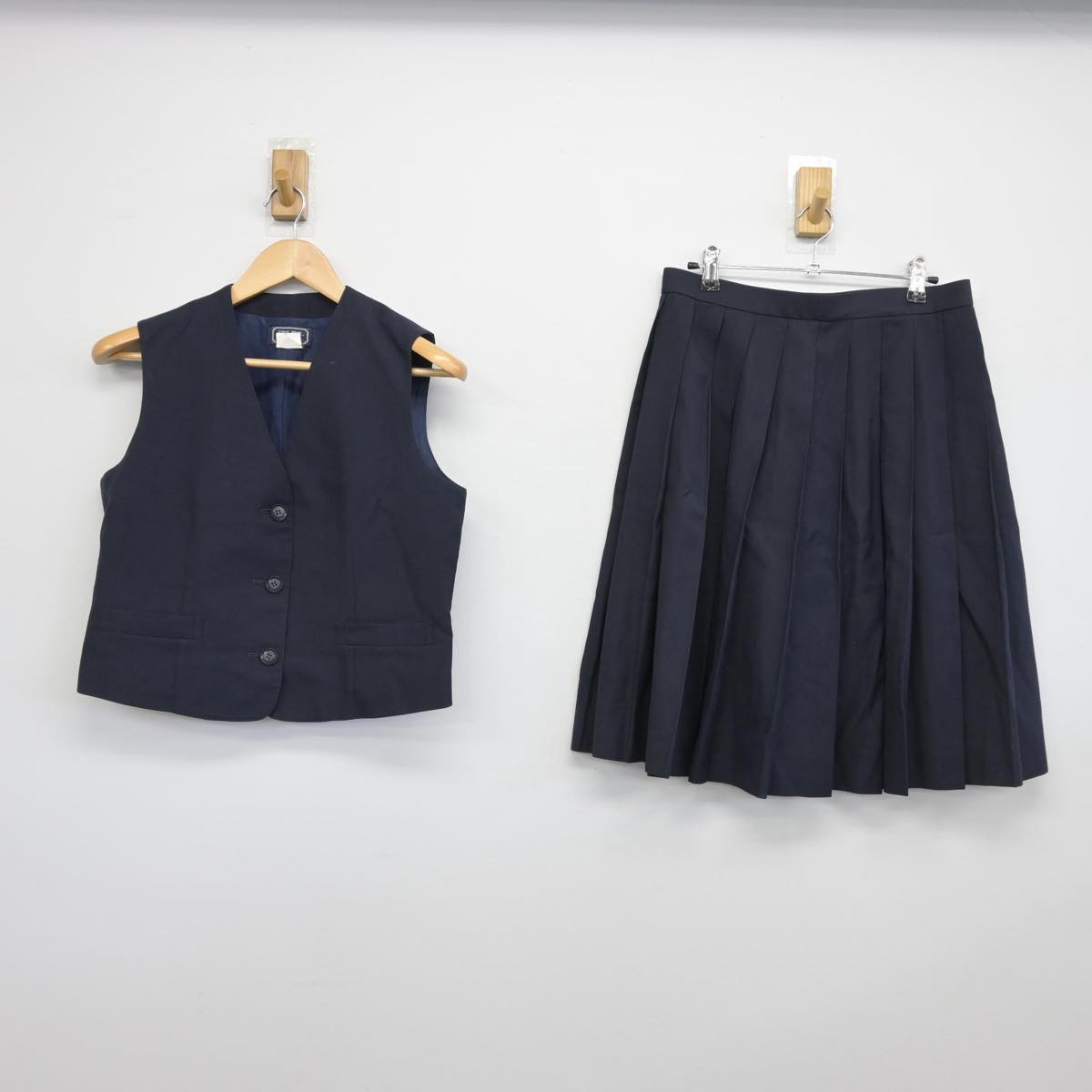 【中古】埼玉県 朝霞高等学校 女子制服 2点（ベスト・スカート）sf031473