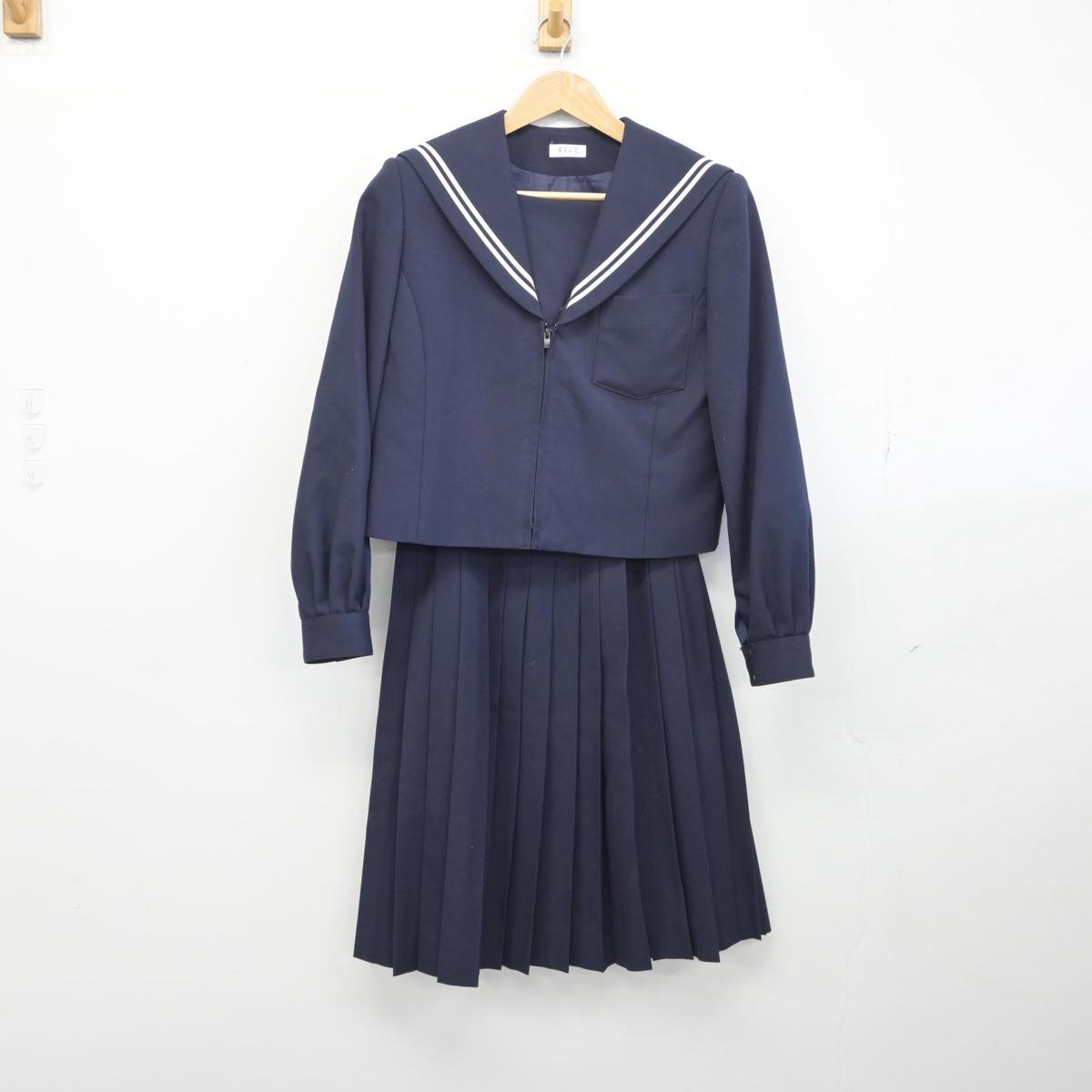 【中古】愛知県 長久手中学校 女子制服 2点（セーラー服・スカート）sf031491