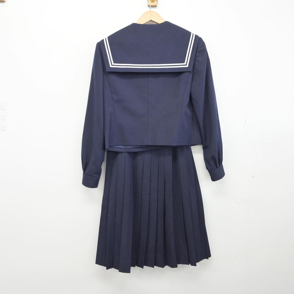 【中古】愛知県 長久手中学校 女子制服 2点（セーラー服・スカート）sf031491