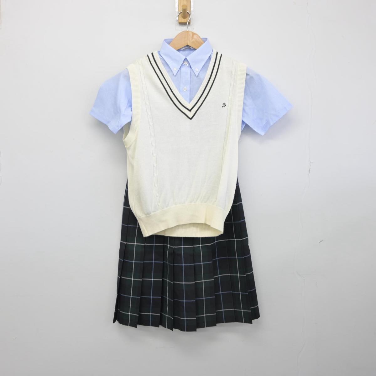 【中古】宮城県 盛岡誠桜高等学校 女子制服 4点（ニットベスト・シャツ・シャツ・スカート）sf031502