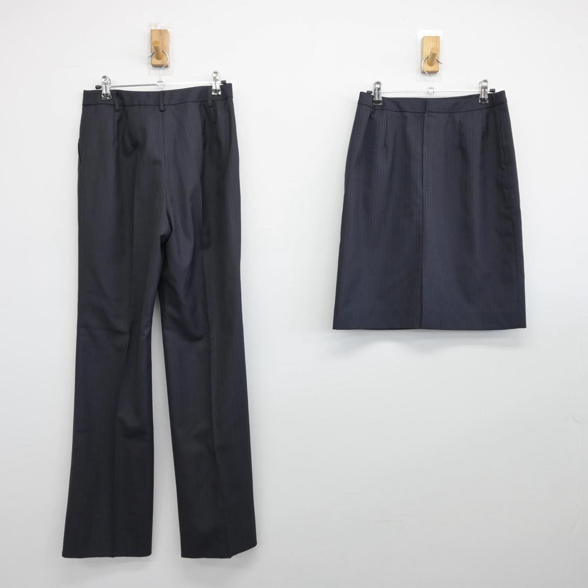 【中古】 事務服 女子制服 2点（スカート・ズボン）sf031513