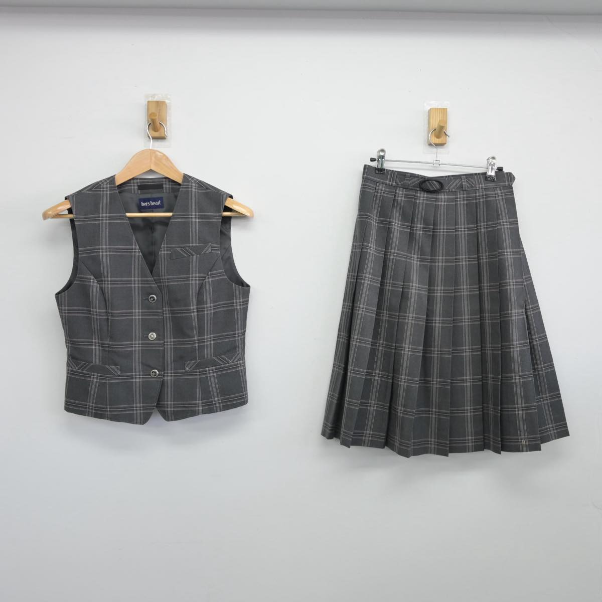 【中古】熊本県 水俣高等学校 女子制服 2点（ベスト・スカート）sf031538