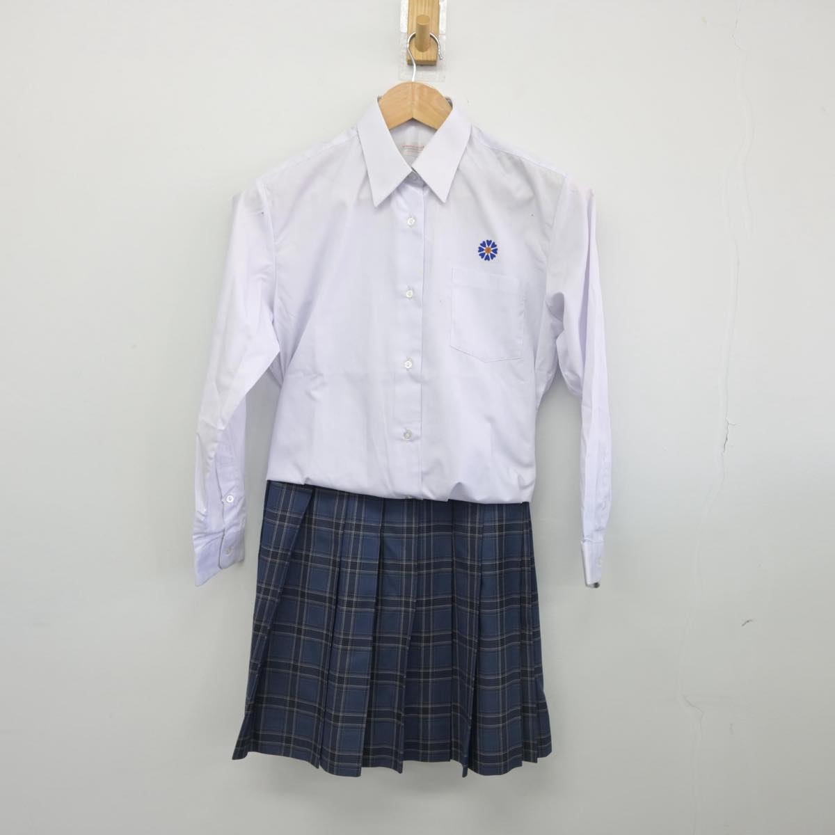 【中古】京都府 開睛小中学校 女子制服 2点（シャツ・スカート）sf031544