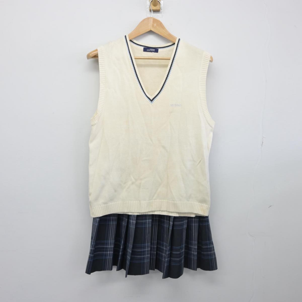 【中古】京都府 京都成章高等学校 女子制服 2点（ニットベスト・スカート）sf031587