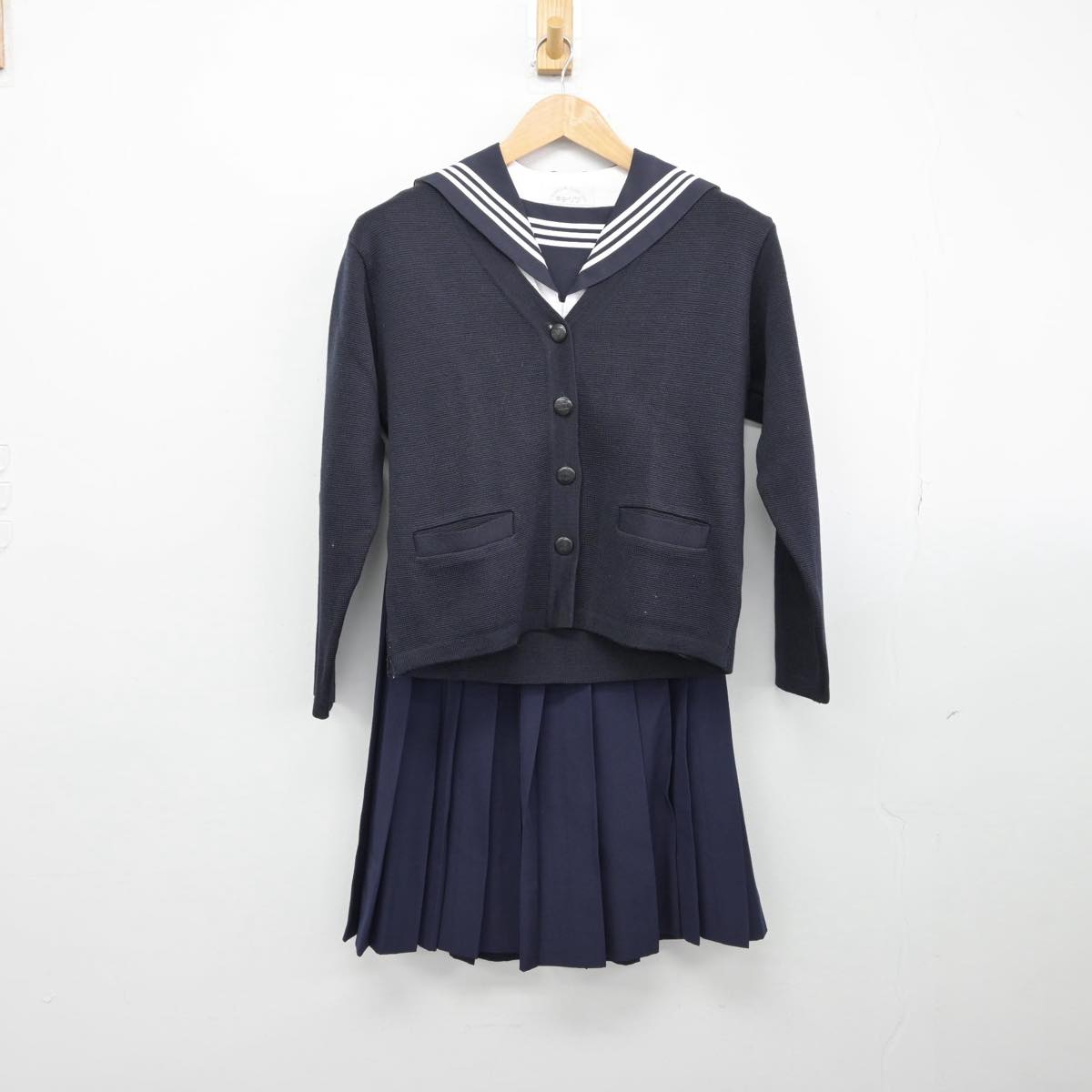 【中古】広島県 比治山女子高等学校 女子制服 4点（セーラー服・ニット・スカート）sf031681