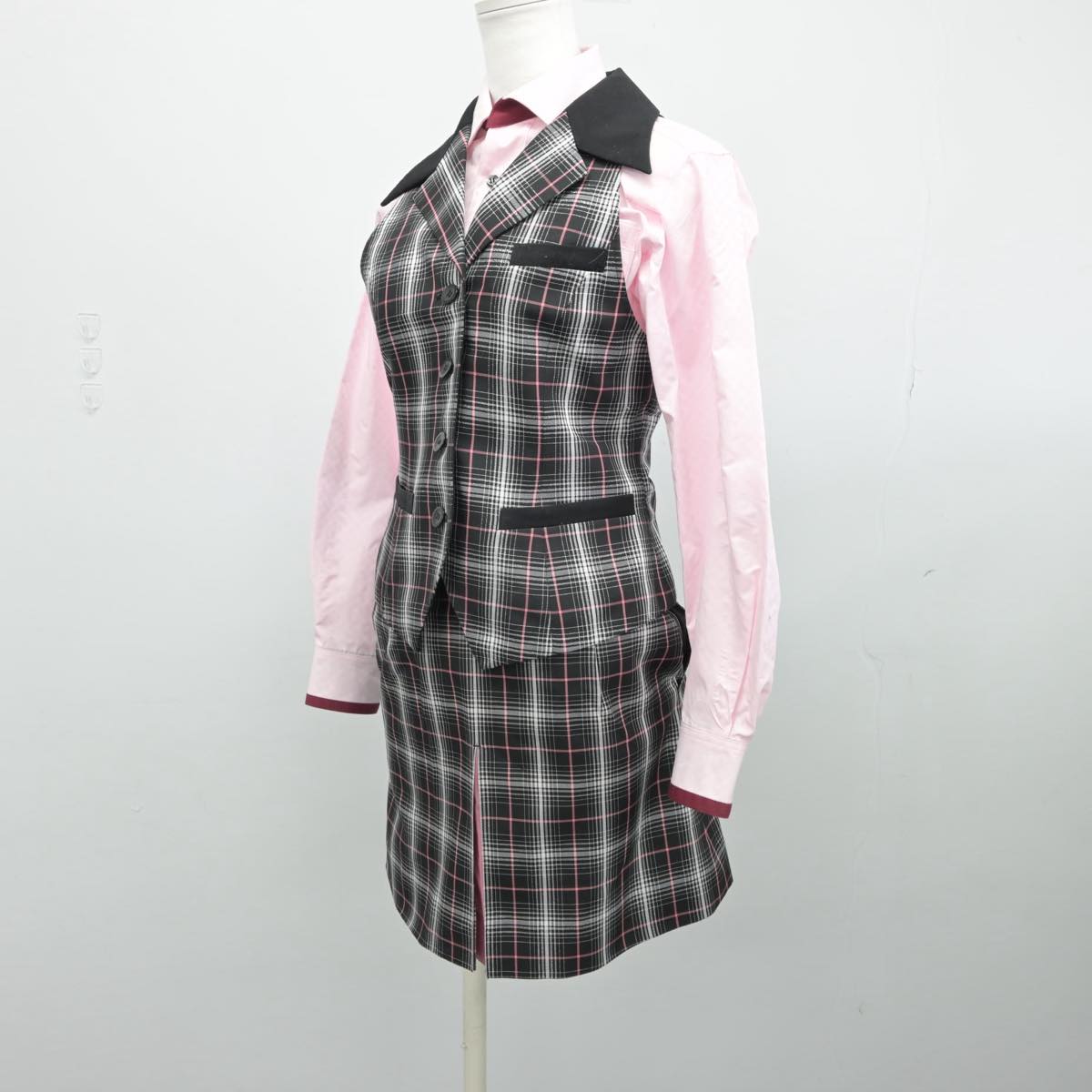 【中古】 プラザ上大岡アンドミラージュ 女子制服 3点（シャツ・ベスト・スカート）sf031688