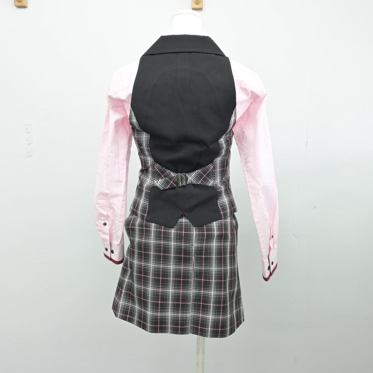 【中古】 プラザ上大岡アンドミラージュ 女子制服 3点（シャツ・ベスト・スカート）sf031688