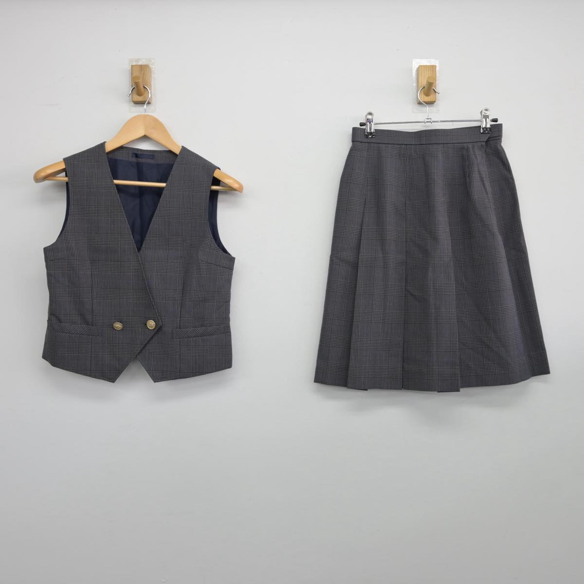 【中古】神奈川県 海老名中学校 女子制服 2点（ベスト・スカート）sf031690