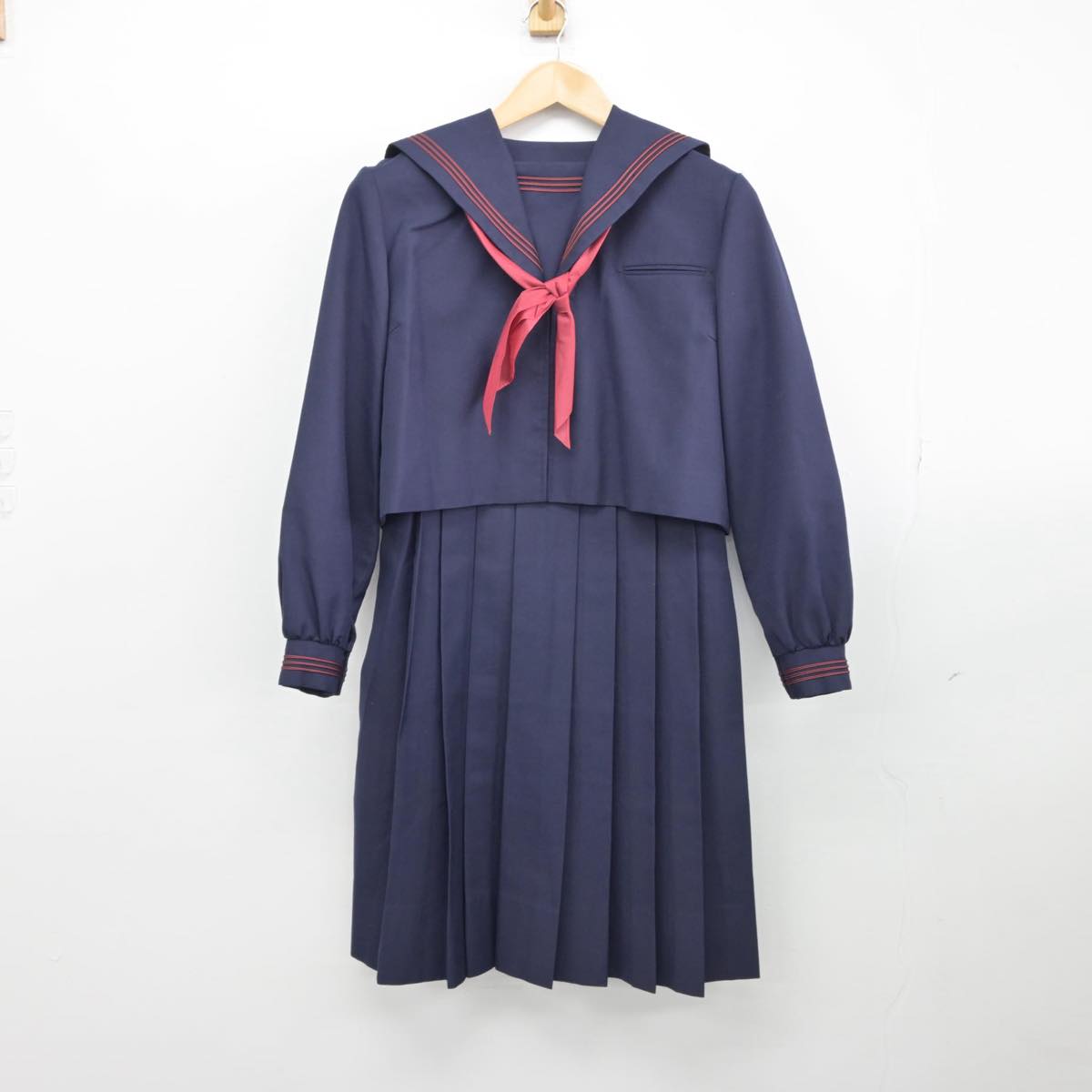 【中古】福岡県 福岡教育大学附属福岡小学校 女子制服 3点（セーラー服・ジャンパースカート）sf031695