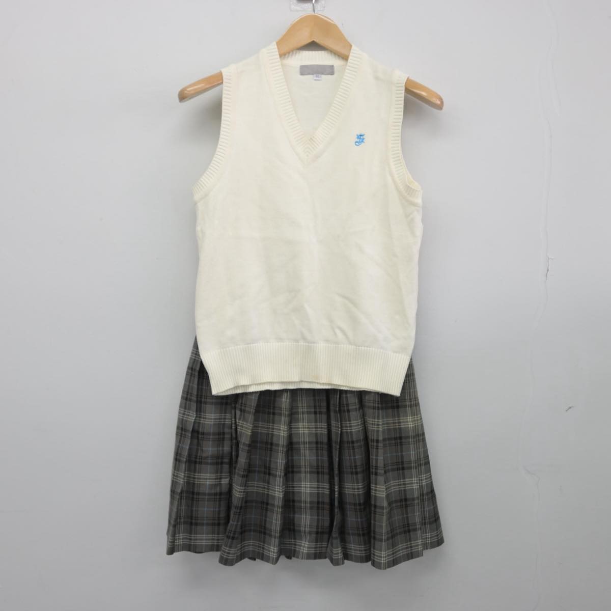 【中古】埼玉県 淑徳与野中学校 女子制服 2点（ニットベスト・スカート）sf031700