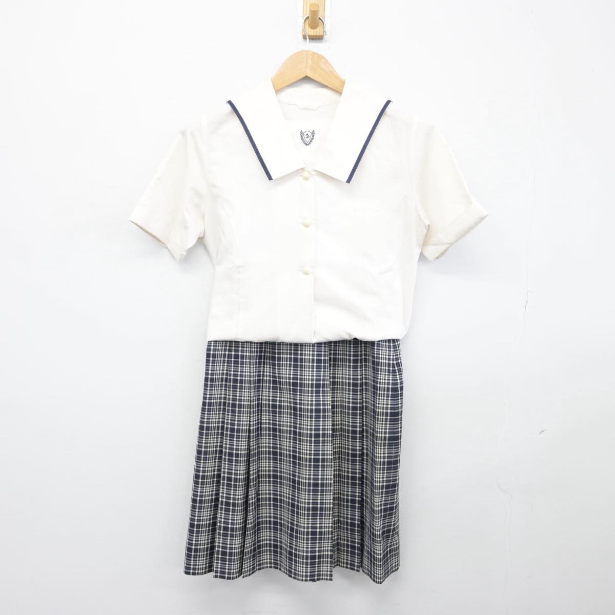 【中古】埼玉県 埼玉栄中学校 女子制服 3点（セーラー服・スカート）sf031725