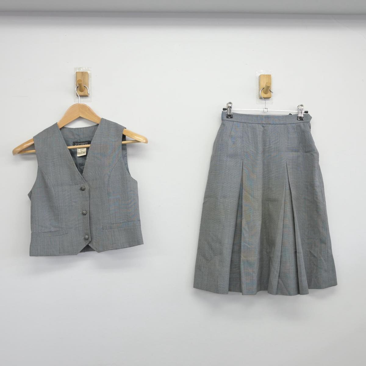 【中古】北海道 宮の丘中学校 女子制服 2点（ベスト・スカート）sf031738