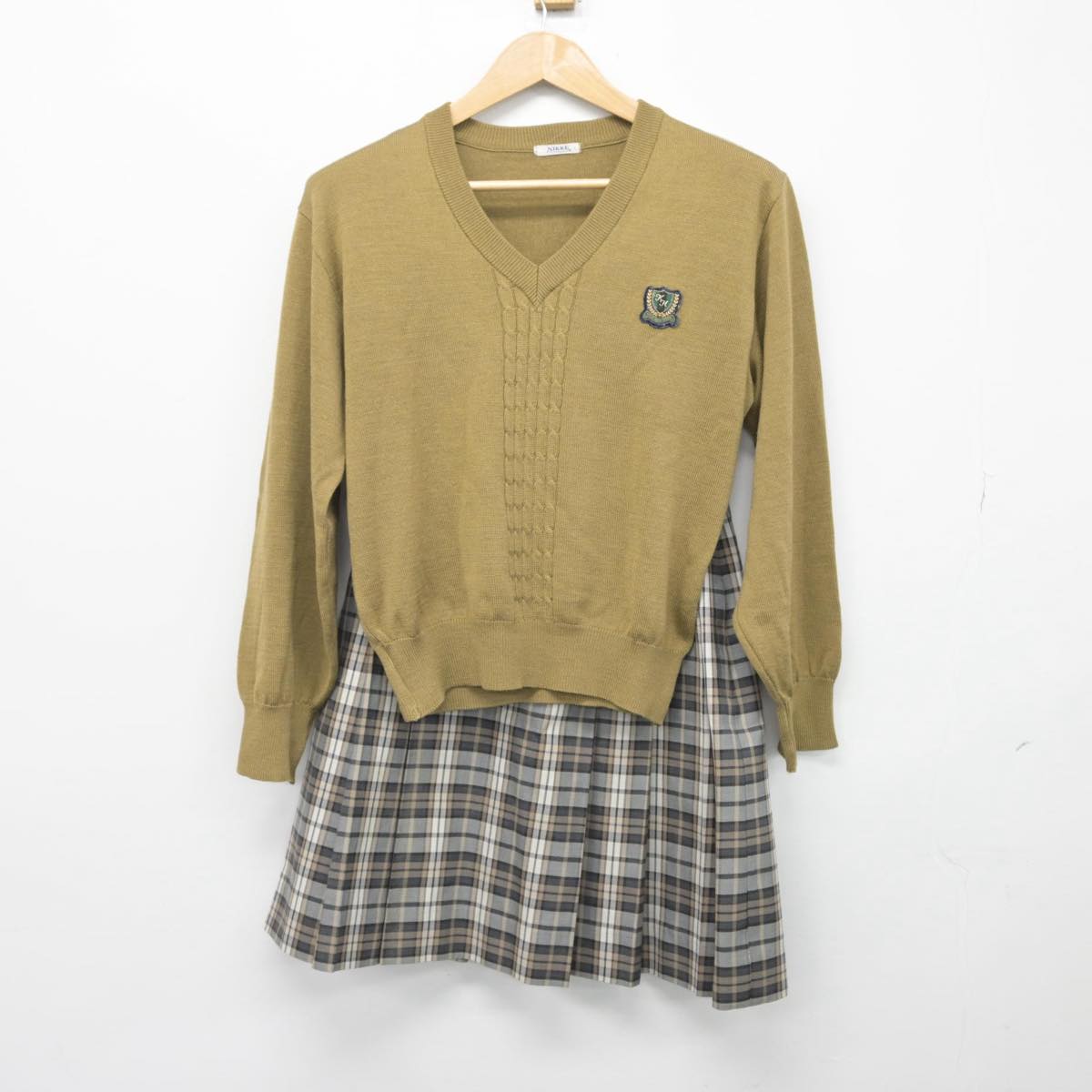 【中古】東京都 錦城高等学校 女子制服 2点（ニット・スカート）sf031791