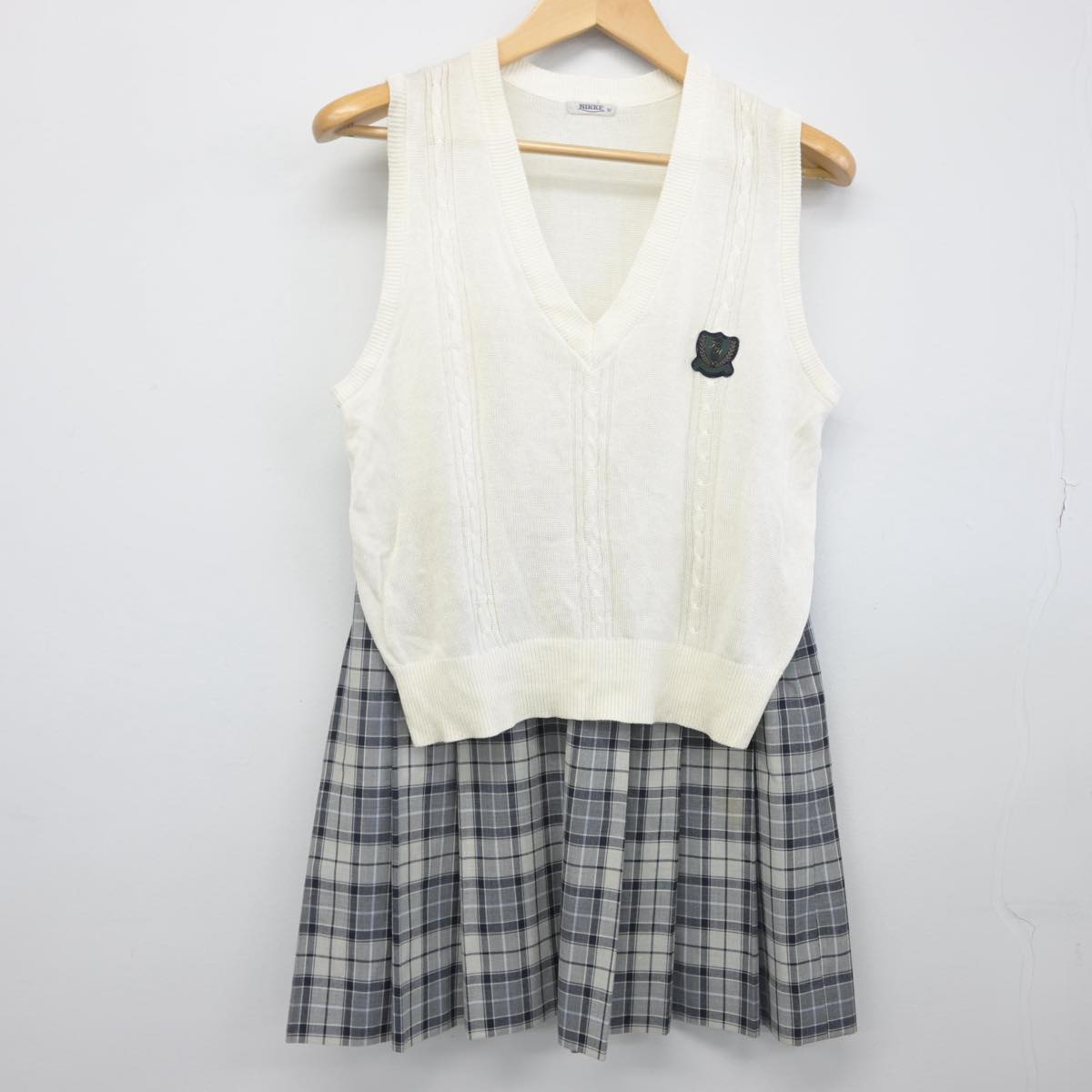 【中古】東京都 錦城高等学校 女子制服 2点（ニットベスト・スカート）sf031795